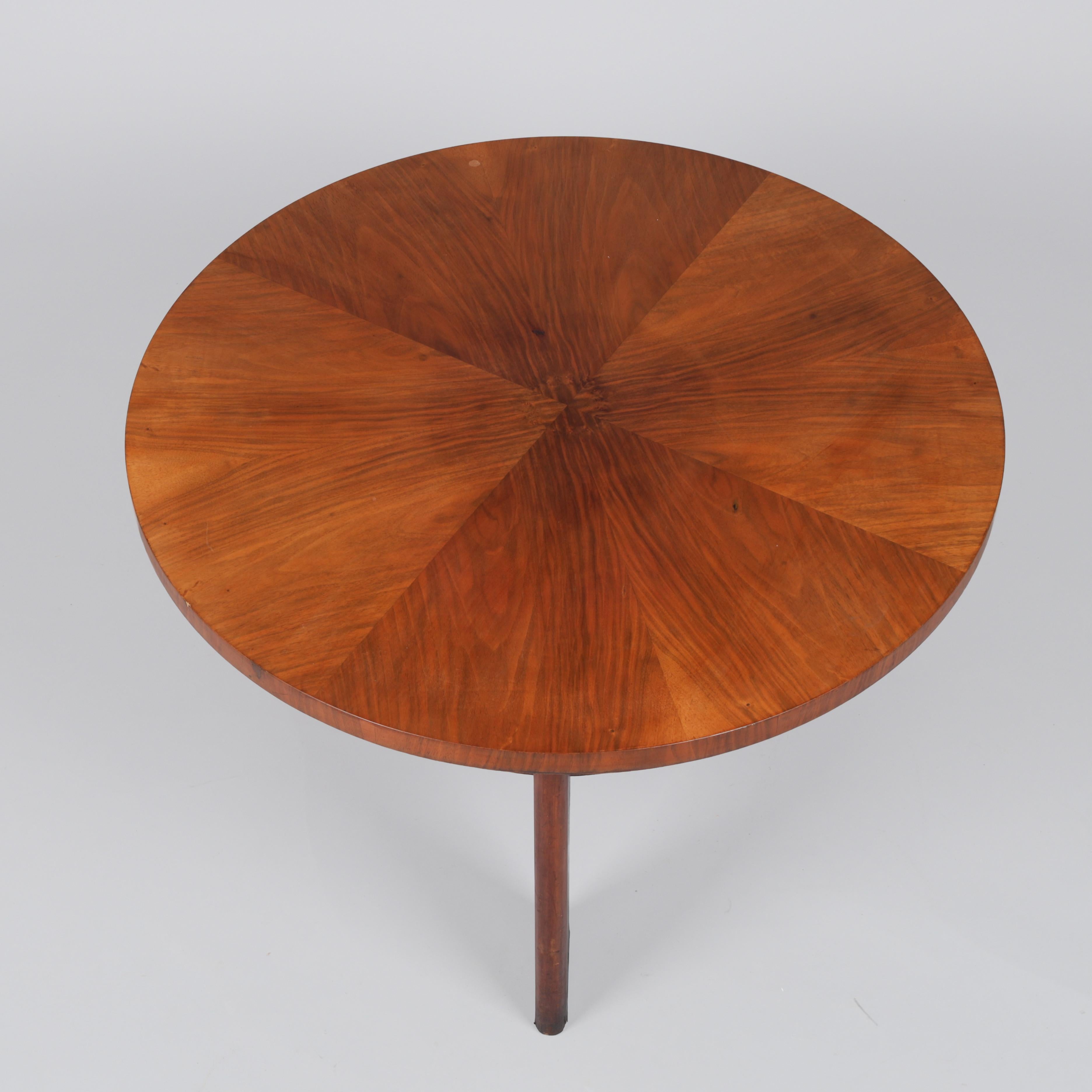 Art Deco, Danish Cabinetmaker Circular Side Table, c. 1930/40s For Sale 10