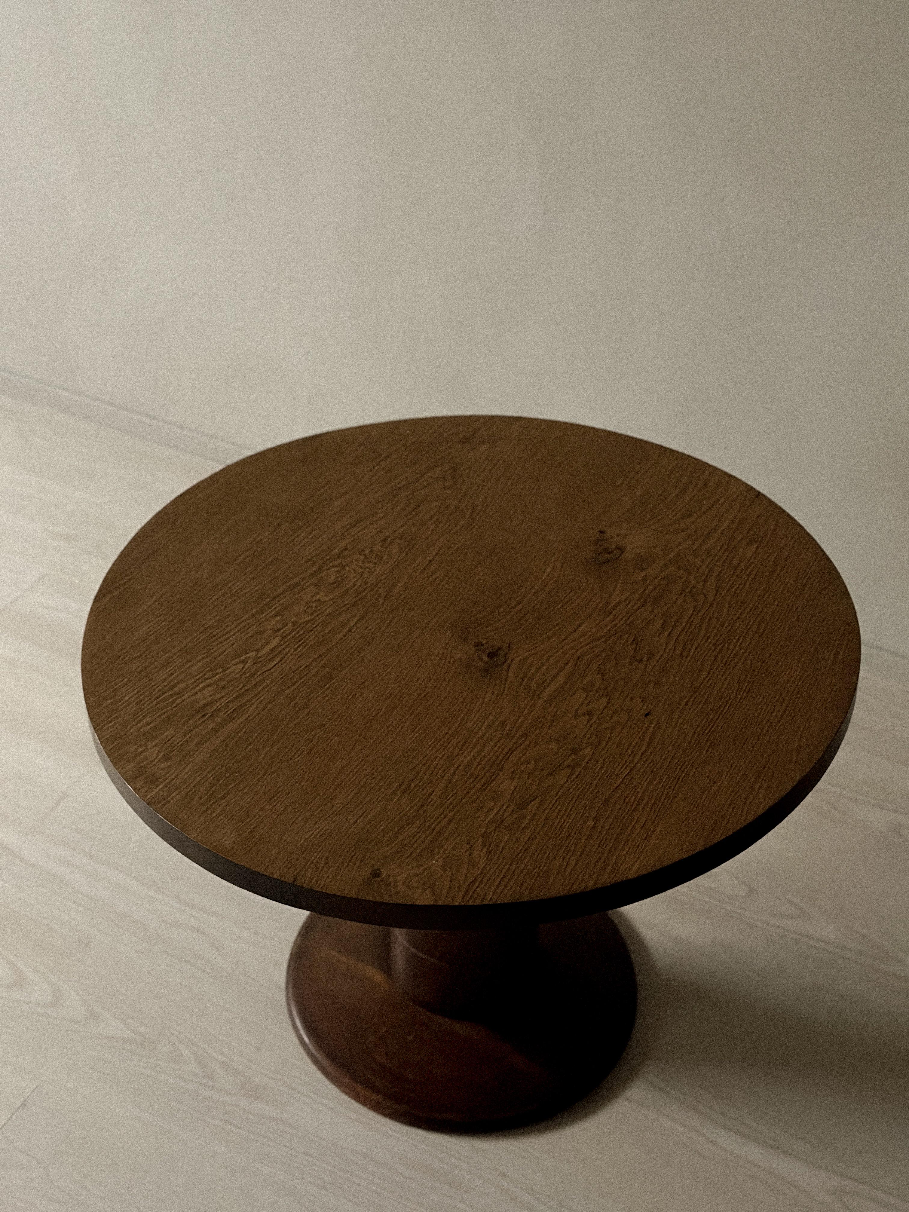 Art Deco, Danish Cabinetmaker Circular Side Table in Oak, c. 1930/40s For Sale 1