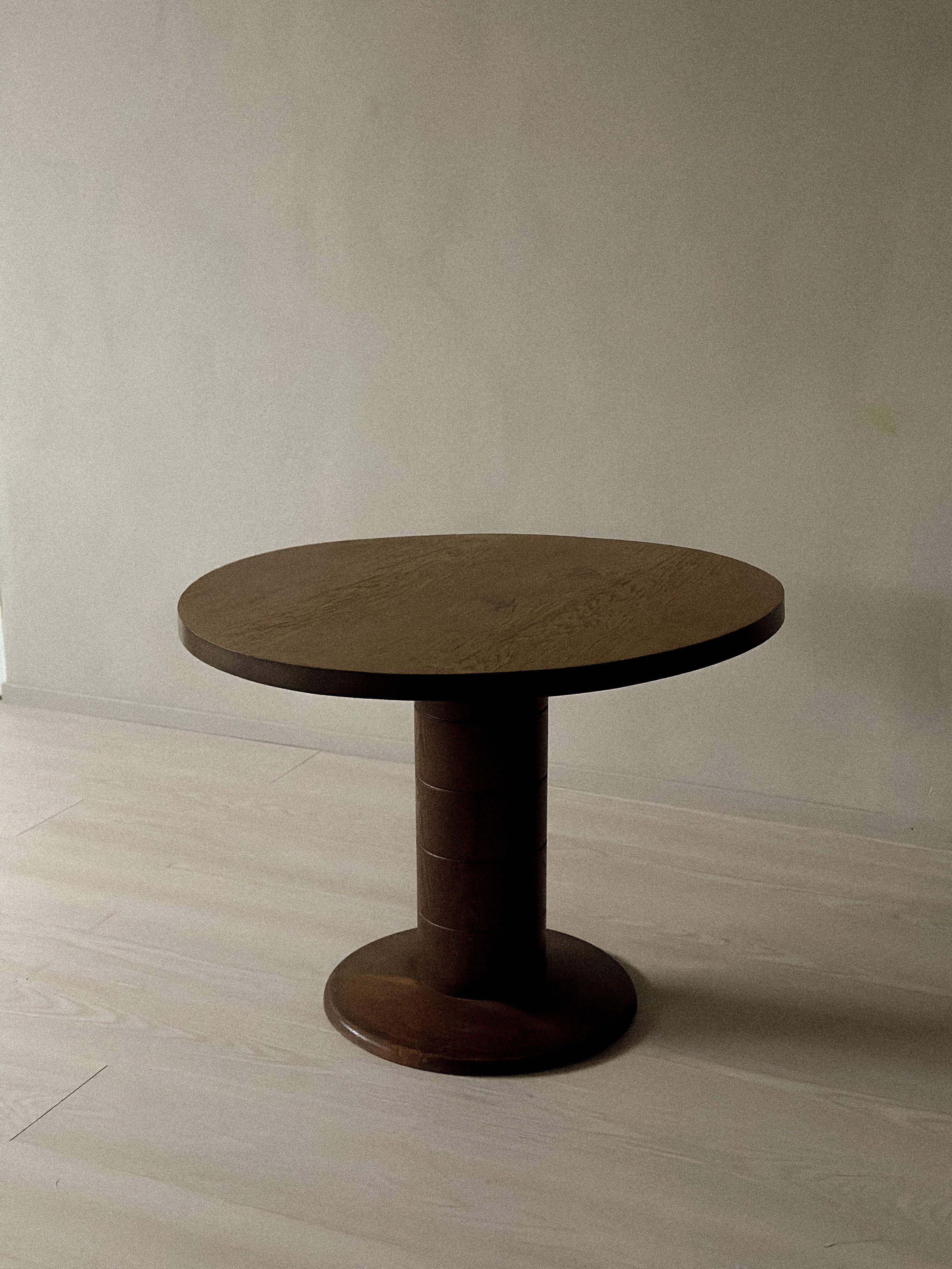 Art Deco, Danish Cabinetmaker Circular Side Table in Oak, c. 1930/40s For Sale 3