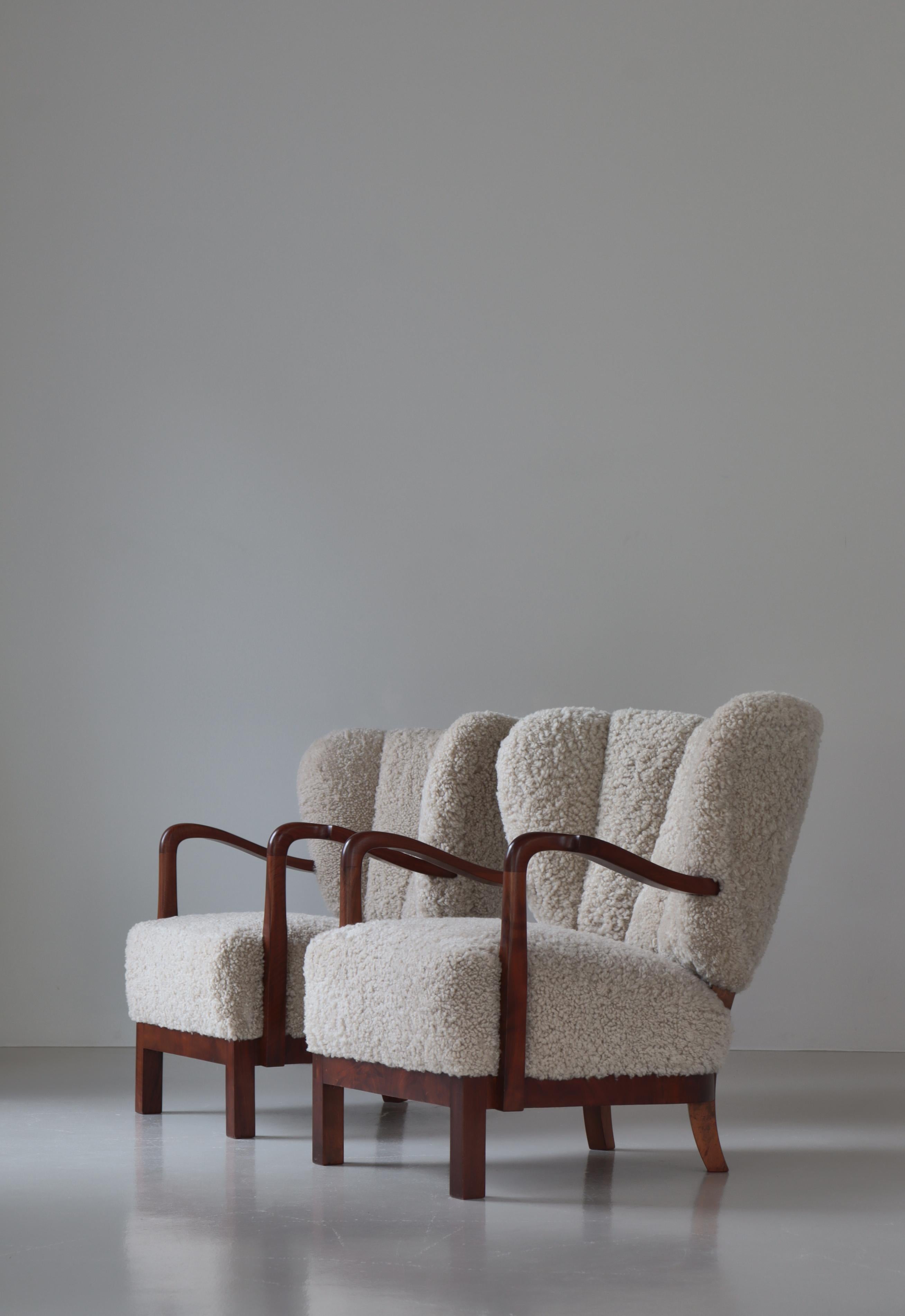 Dänische Art-Déco-Loungesessel des Schreiner-Loungesessels aus Nussbaumholz und Schafsfell, 1930er Jahre im Angebot 7