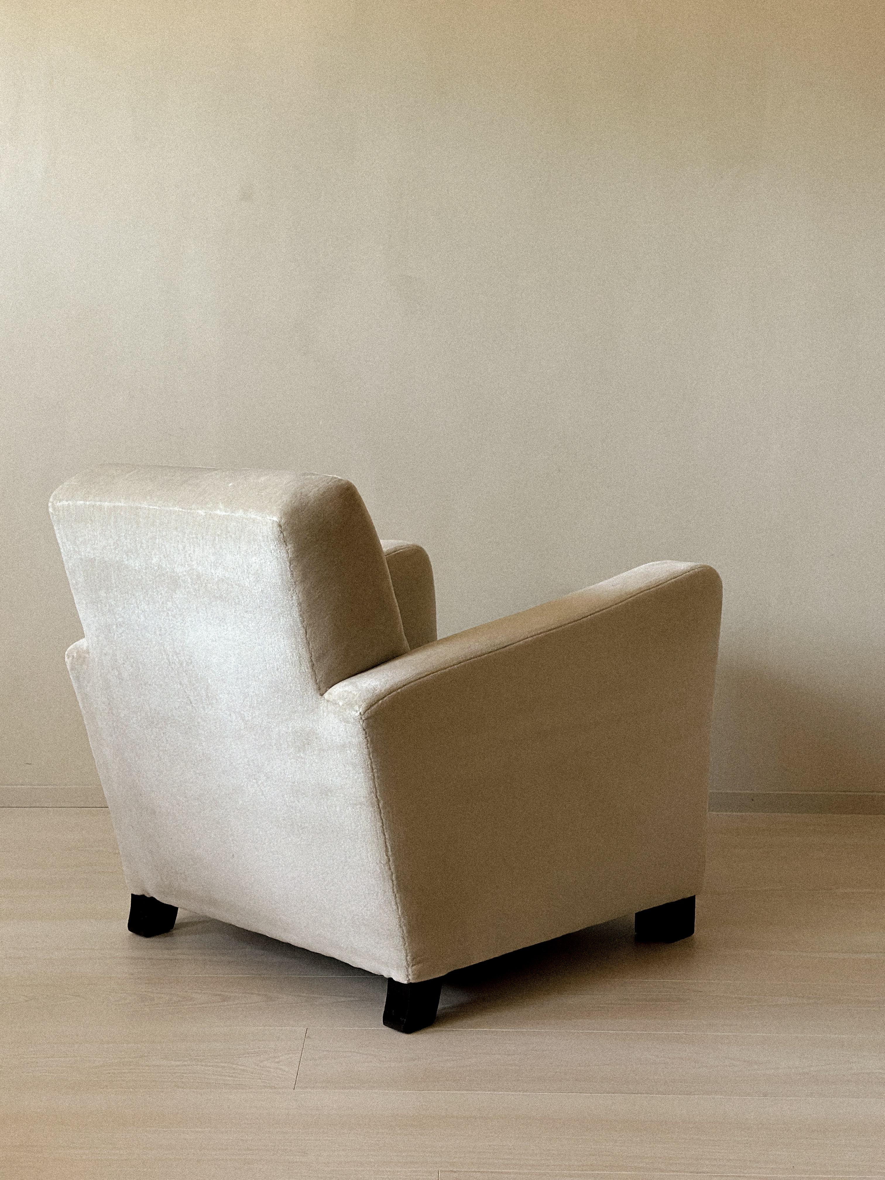 Art-Deco Danish Club Chair in Neutral Upholstery, 1940s For Sale 4