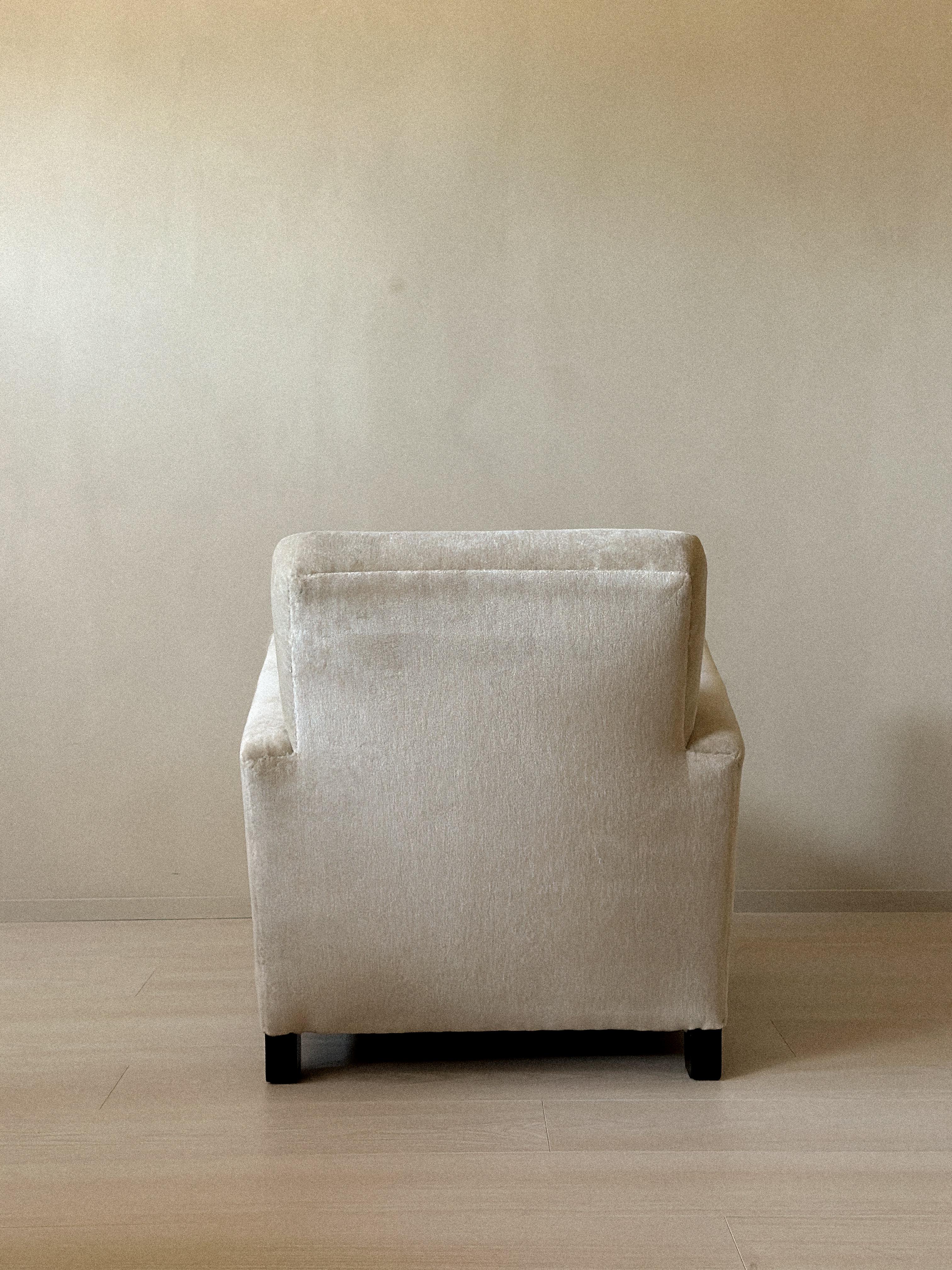Art-Deco Danish Club Chair in Neutral Upholstery, 1940s For Sale 3