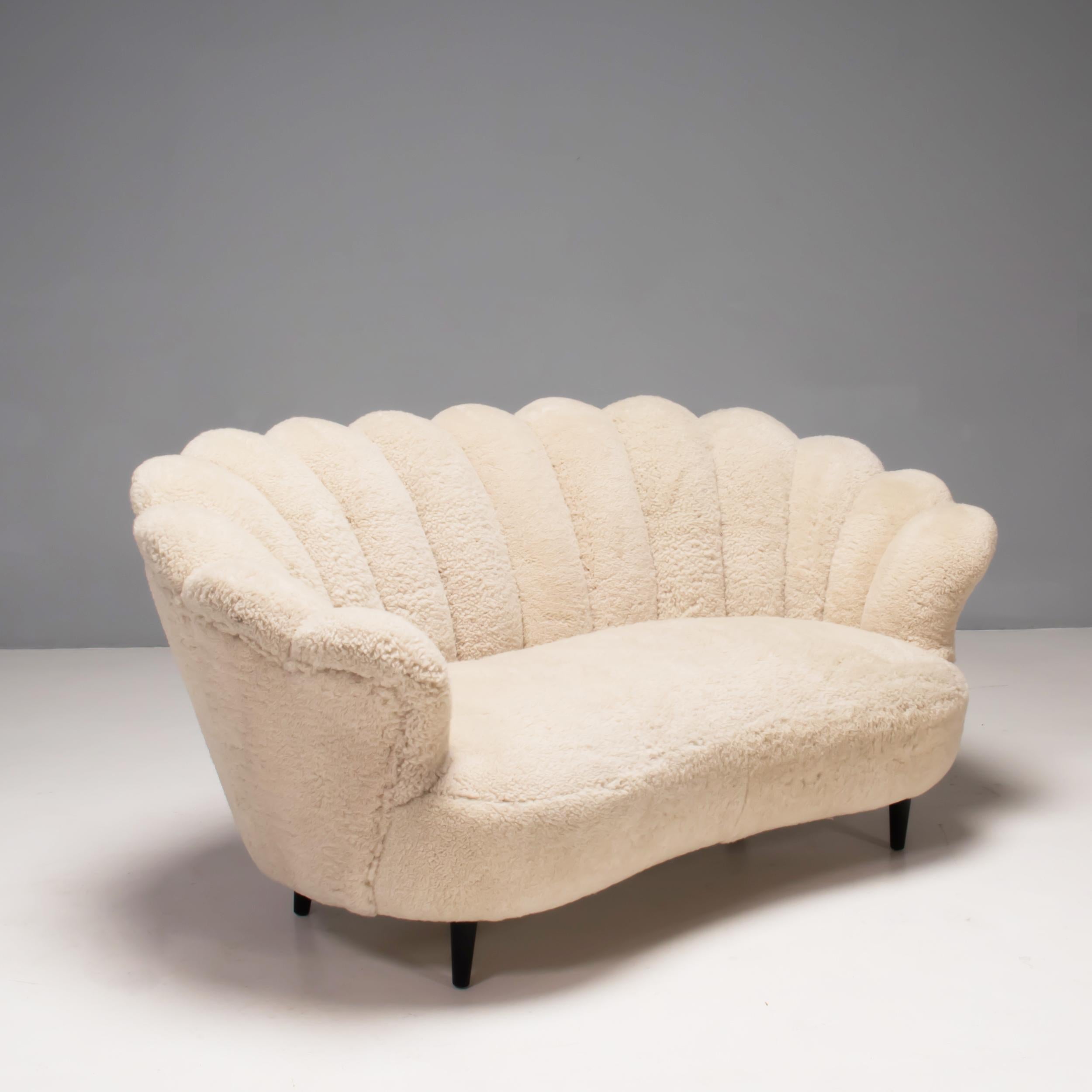 A beautiful vintage tub Danish Art Deco sofa in the manner of architect Flemming Lassen, this sofa features a scalloped backrest, which curves around the sides of the chair, enveloping and comfortable.

Fully recently upholstered in genuine cream