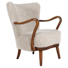Art Deco Danish Fritz Hansen Style Lounge Chair Buche mit New Sheepskin 1940s