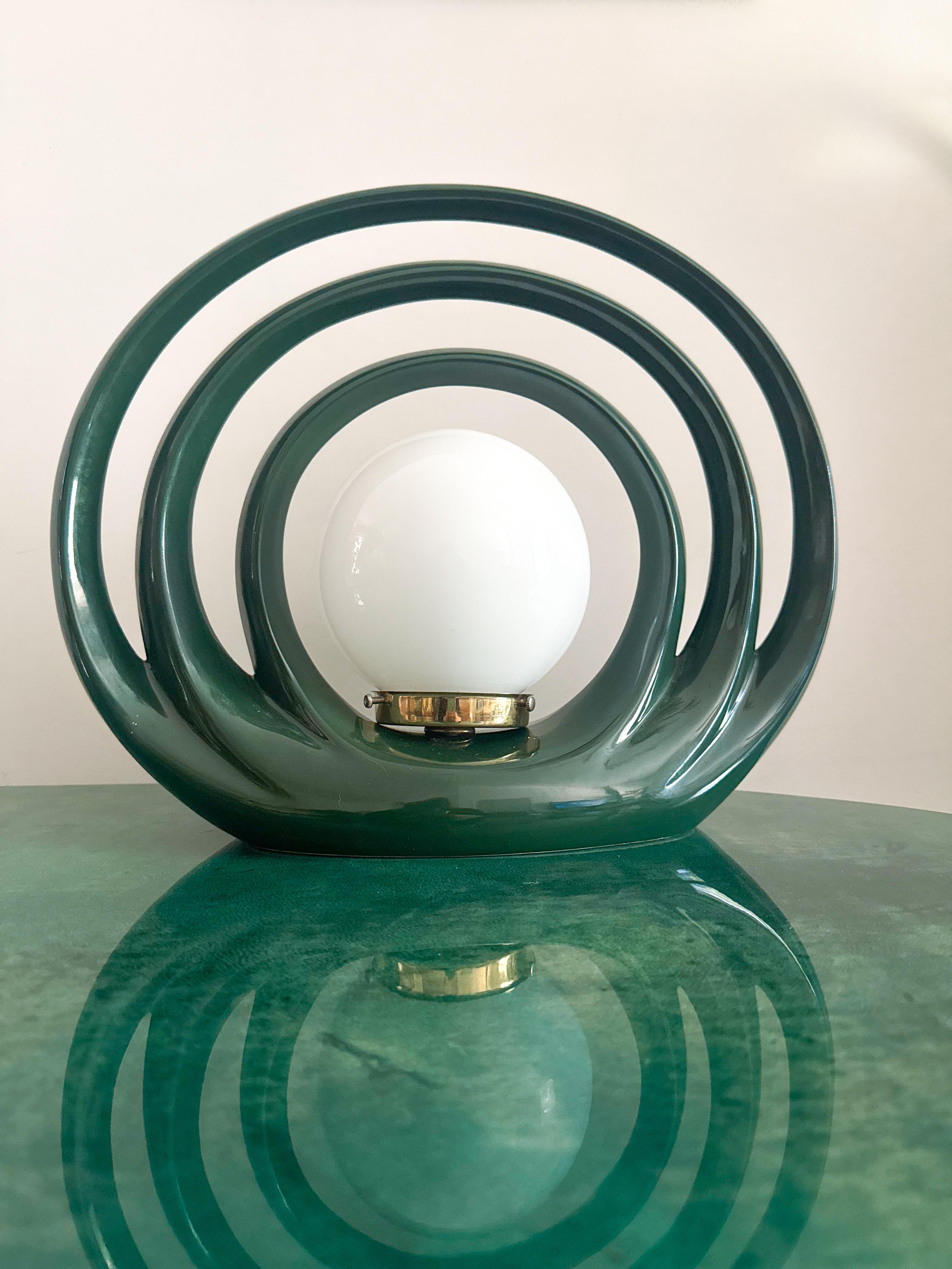 Art Deco Dark Green Ceramic Halo Table Lamp with Globe Shade 1980s In Good Condition For Sale In Toronto, CA