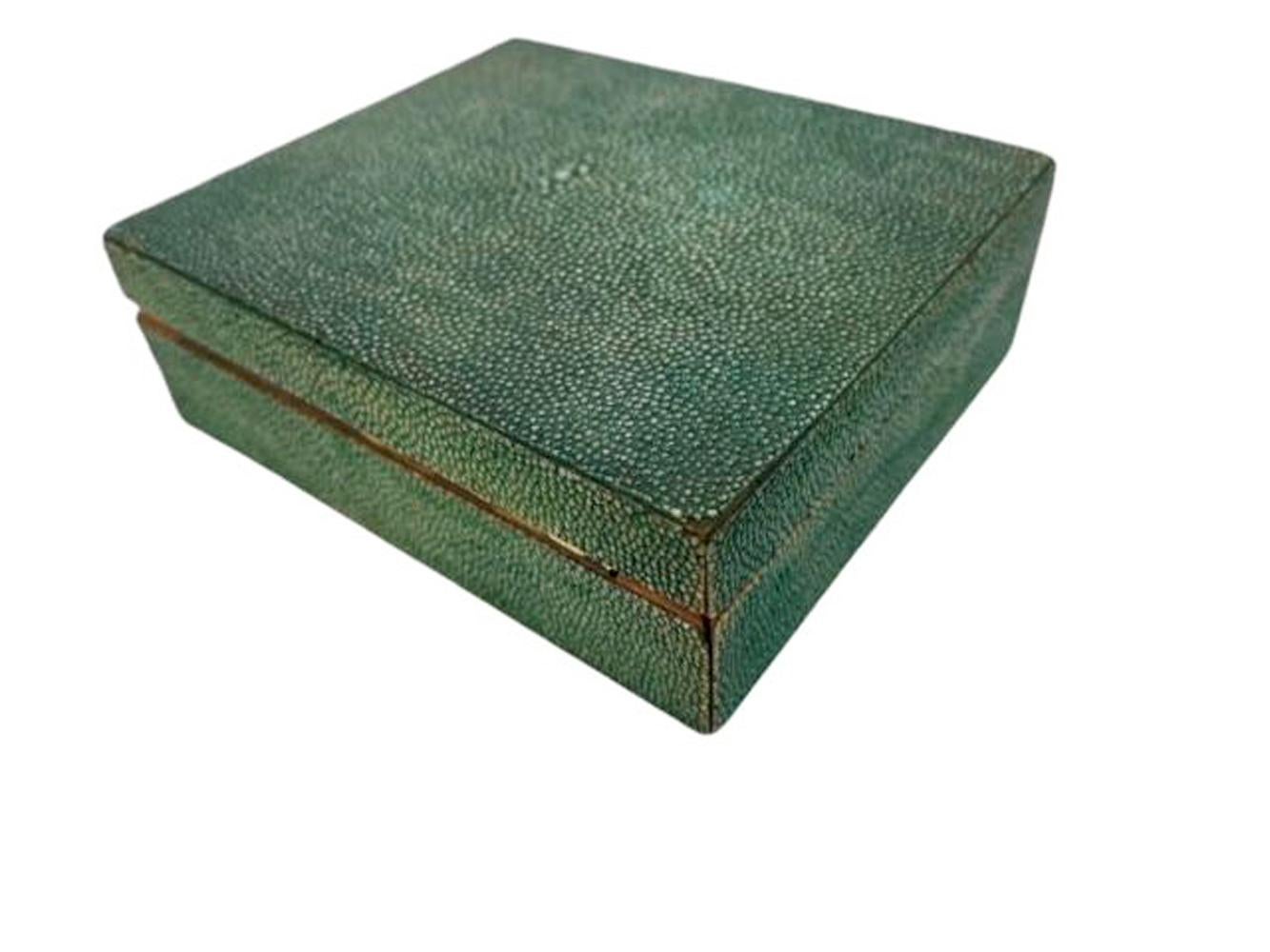 Caja Art Decó de madera revestida de piel de zapa verde oscuro con tapa-elevador en forma de barra Inglés en venta