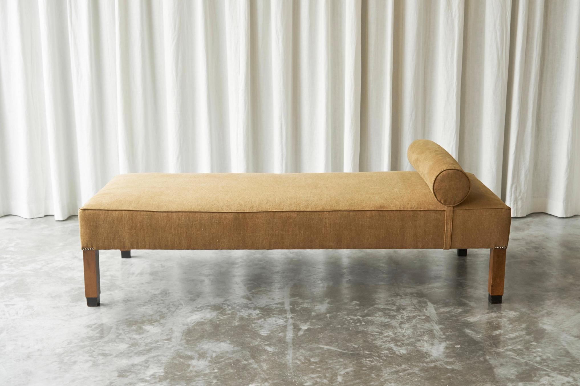 Européen Méridienne Art déco en lin lavé à la pierre des années 1930 en vente