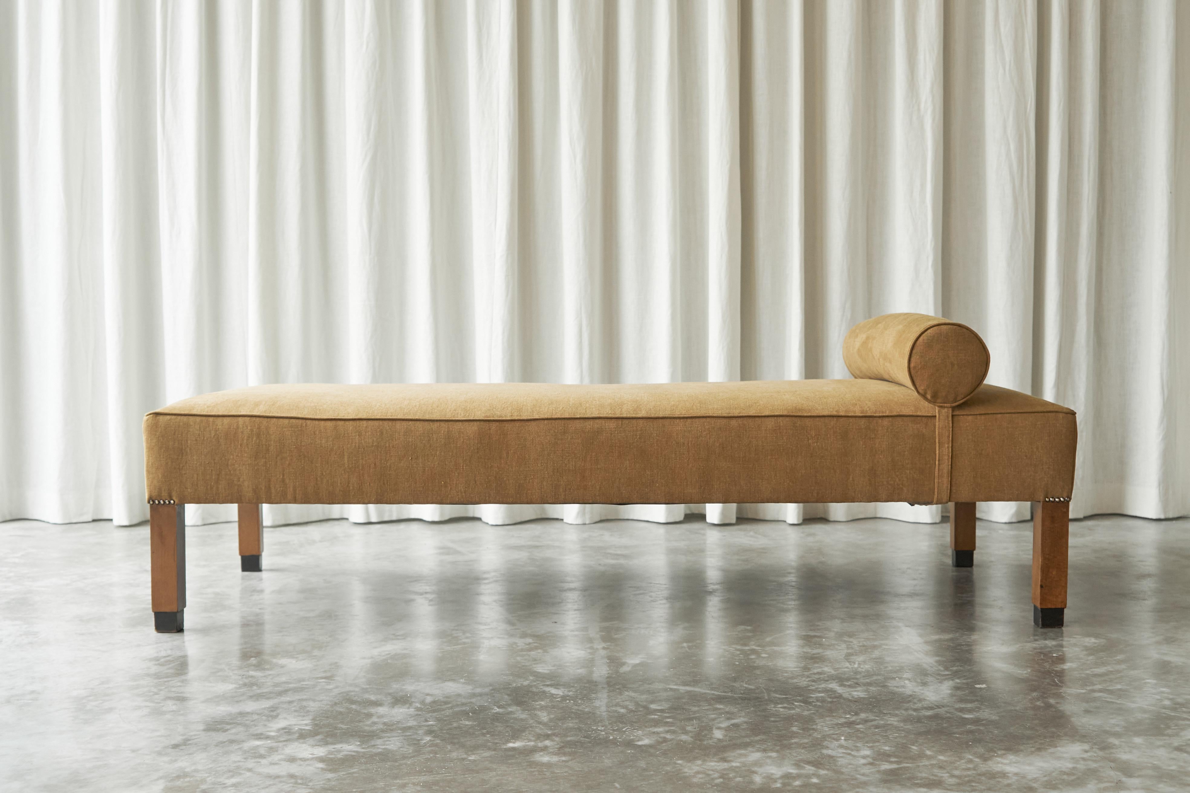 Art Deco Daybed in Stonewashed Linen 1930s For Sale 2
