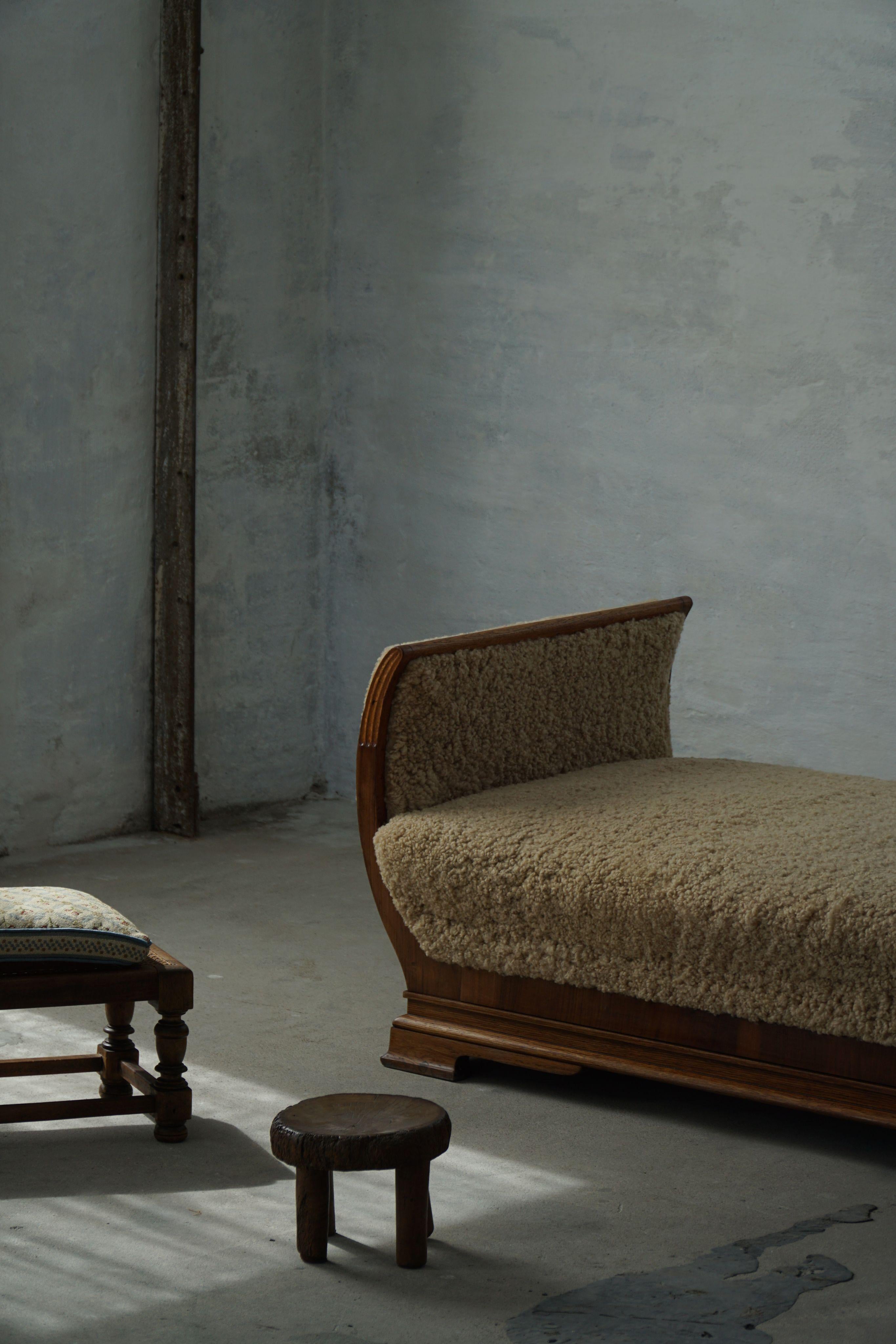 Art Deco, letto da giorno rivestito in lana d'agnello, ebanista danese, anni '30 in vendita 3