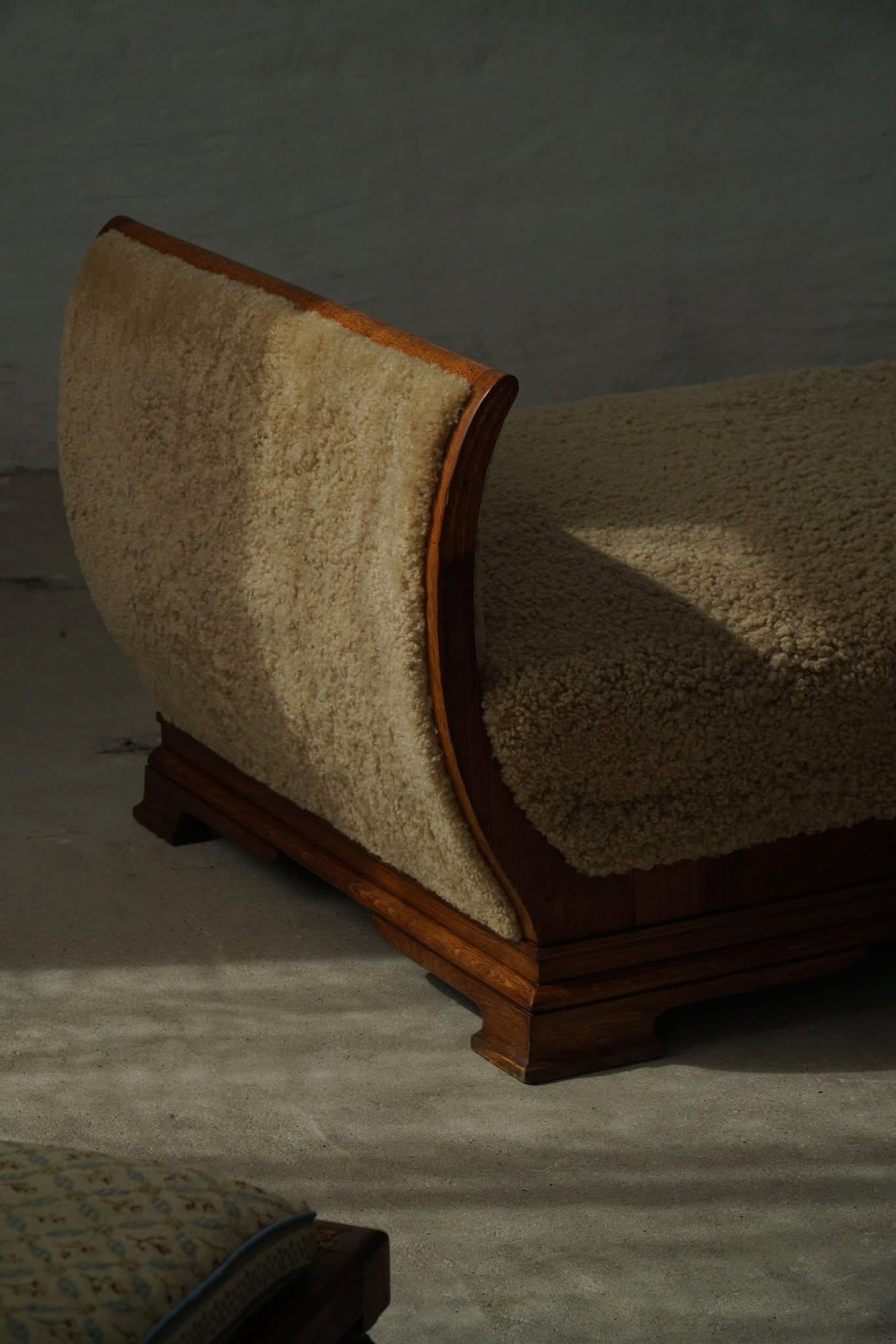 Art Deco, letto da giorno rivestito in lana d'agnello, ebanista danese, anni '30 in vendita 10