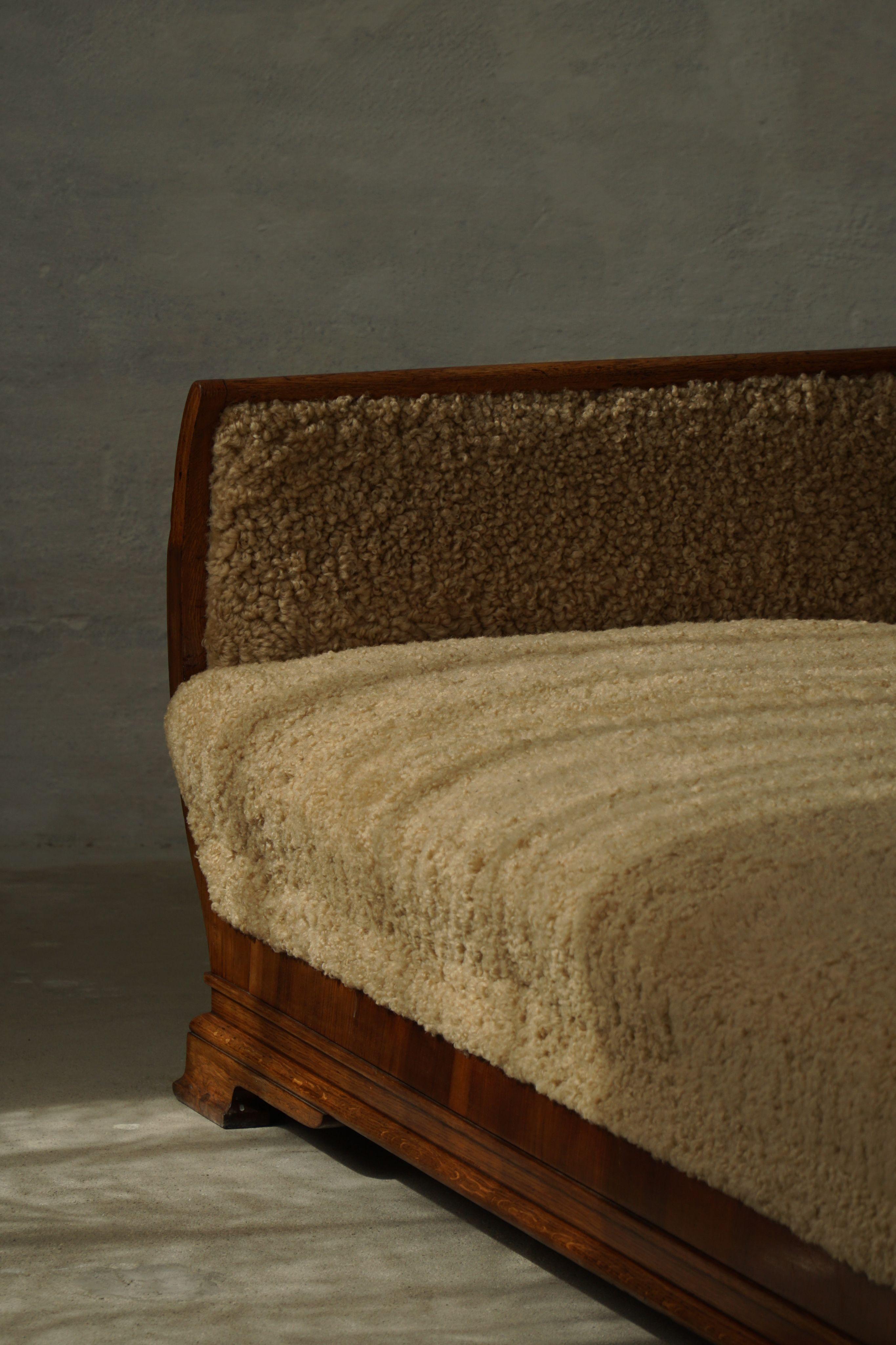 XX secolo Art Deco, letto da giorno rivestito in lana d'agnello, ebanista danese, anni '30 in vendita