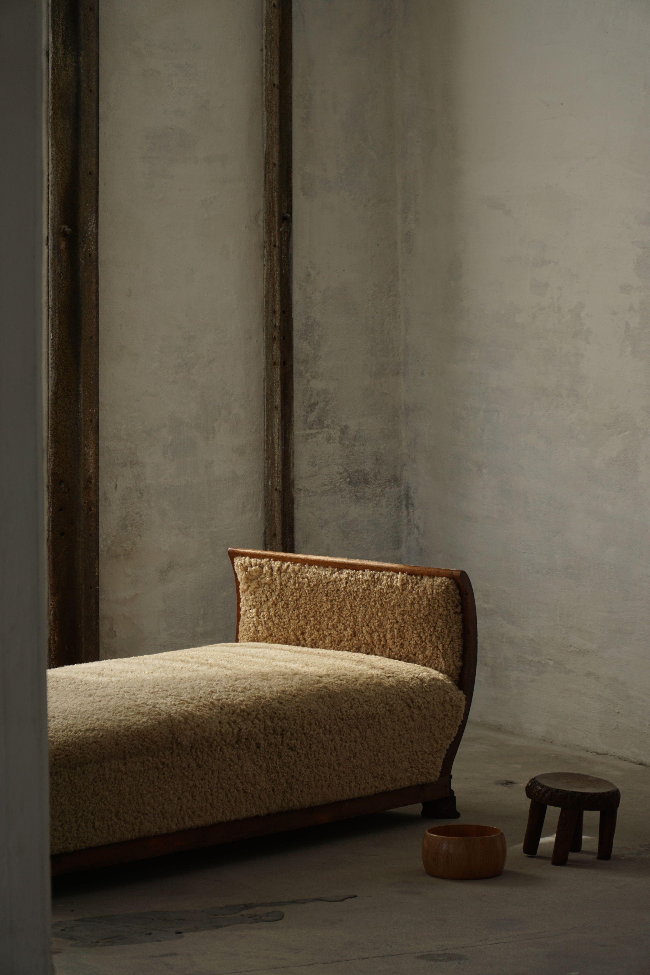 Art Deco, letto da giorno rivestito in lana d'agnello, ebanista danese, anni '30 in vendita 1
