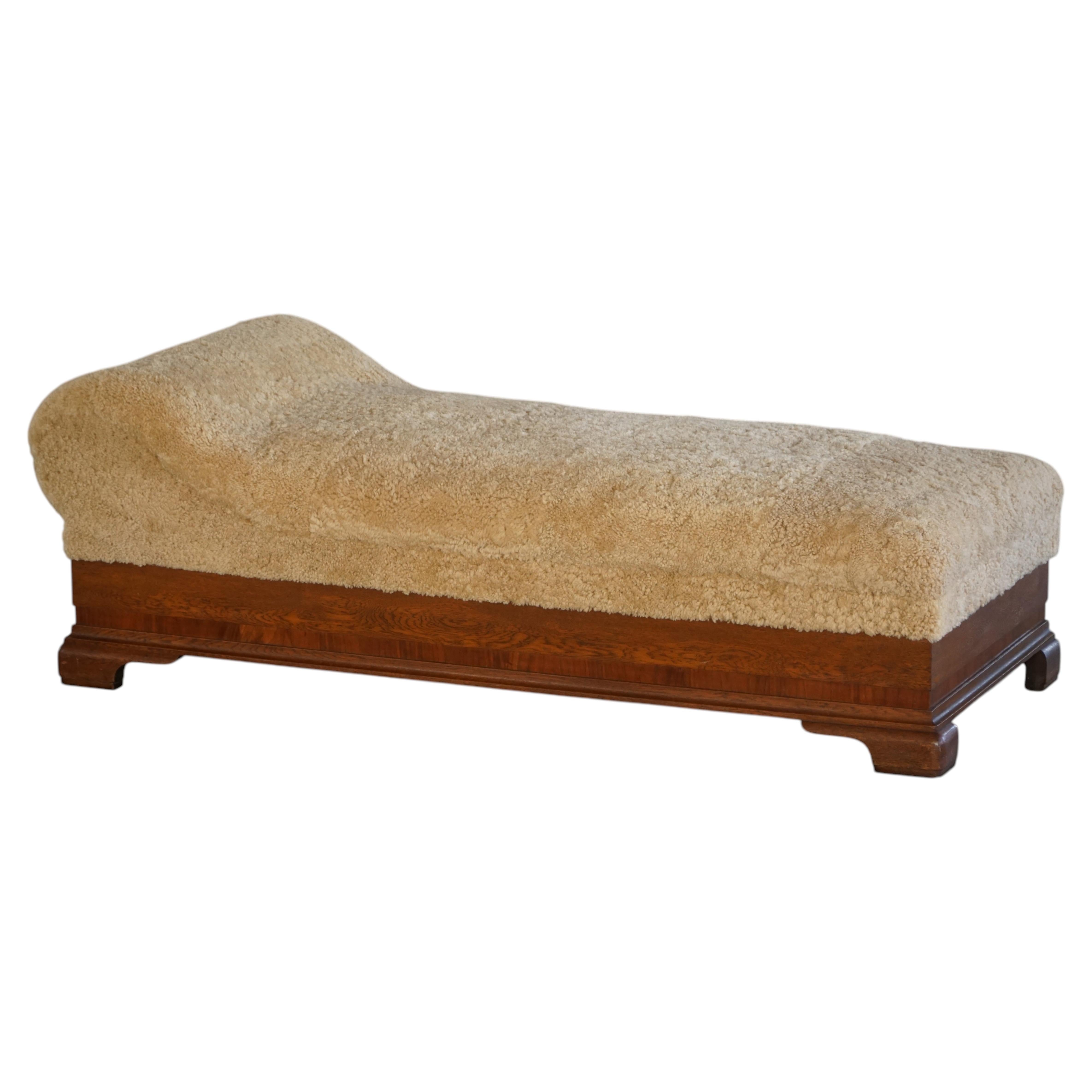 Art Deco, Daybed Reupholstered in Lambswool, Danish Cabinetmaker, 1930s For Sale