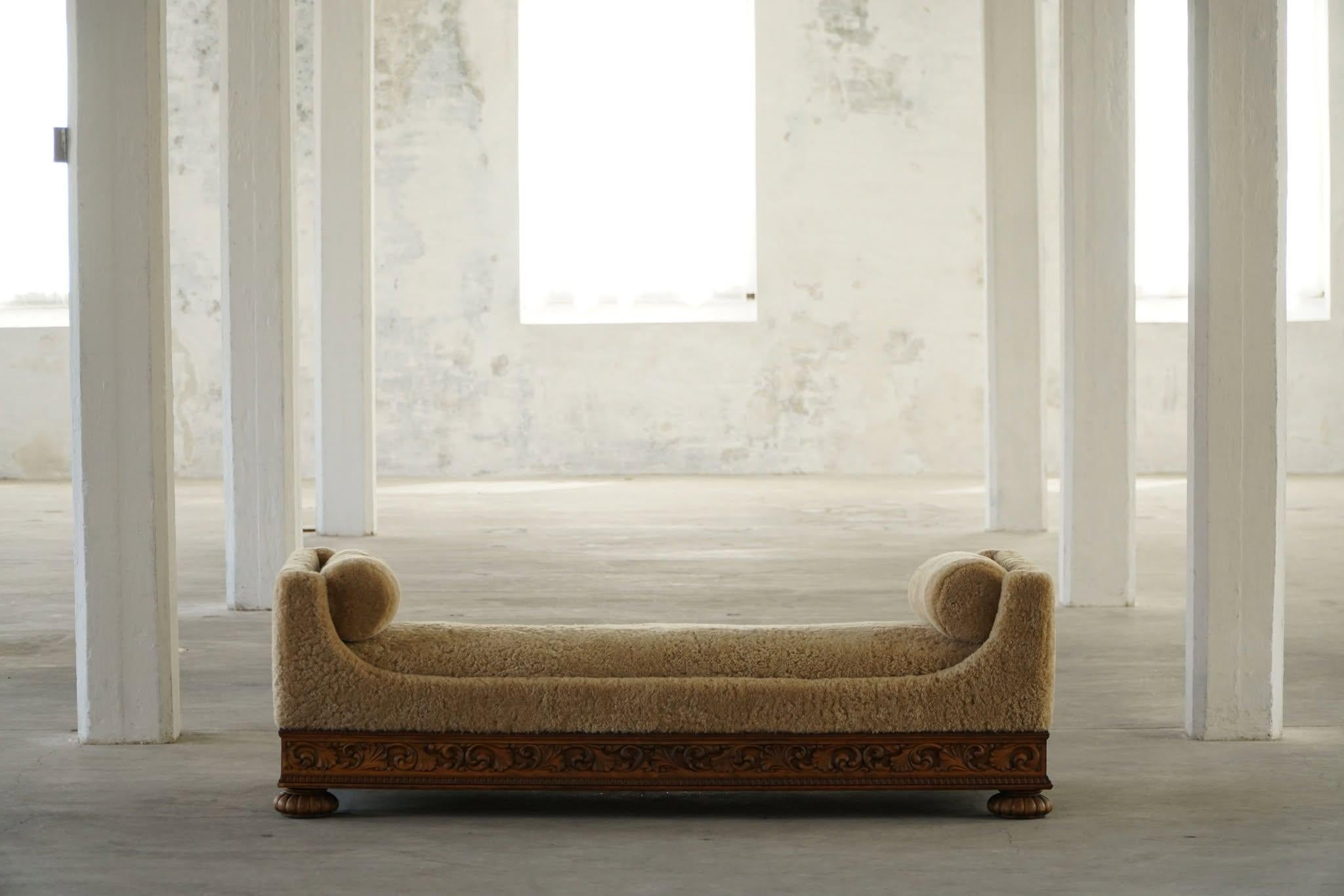 Svedese Art Deco, letto da giorno rivestito in lana d'agnello, Swedish Grace, Otto Schulz, anni '30