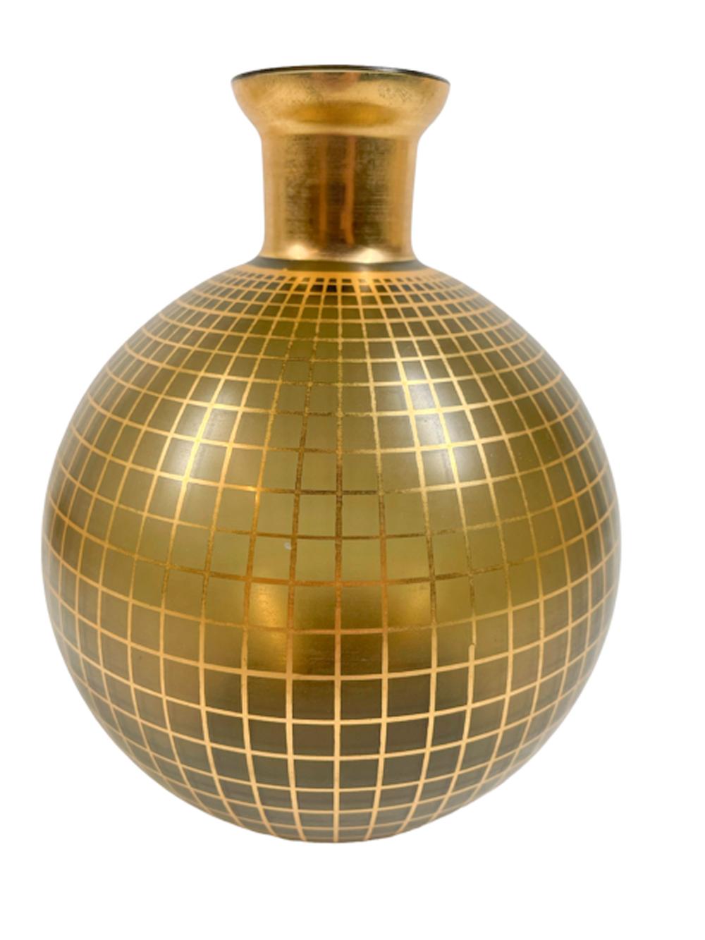 Art déco Ensemble carafe et verre en forme de boule Art Déco avec grille dorée en vente