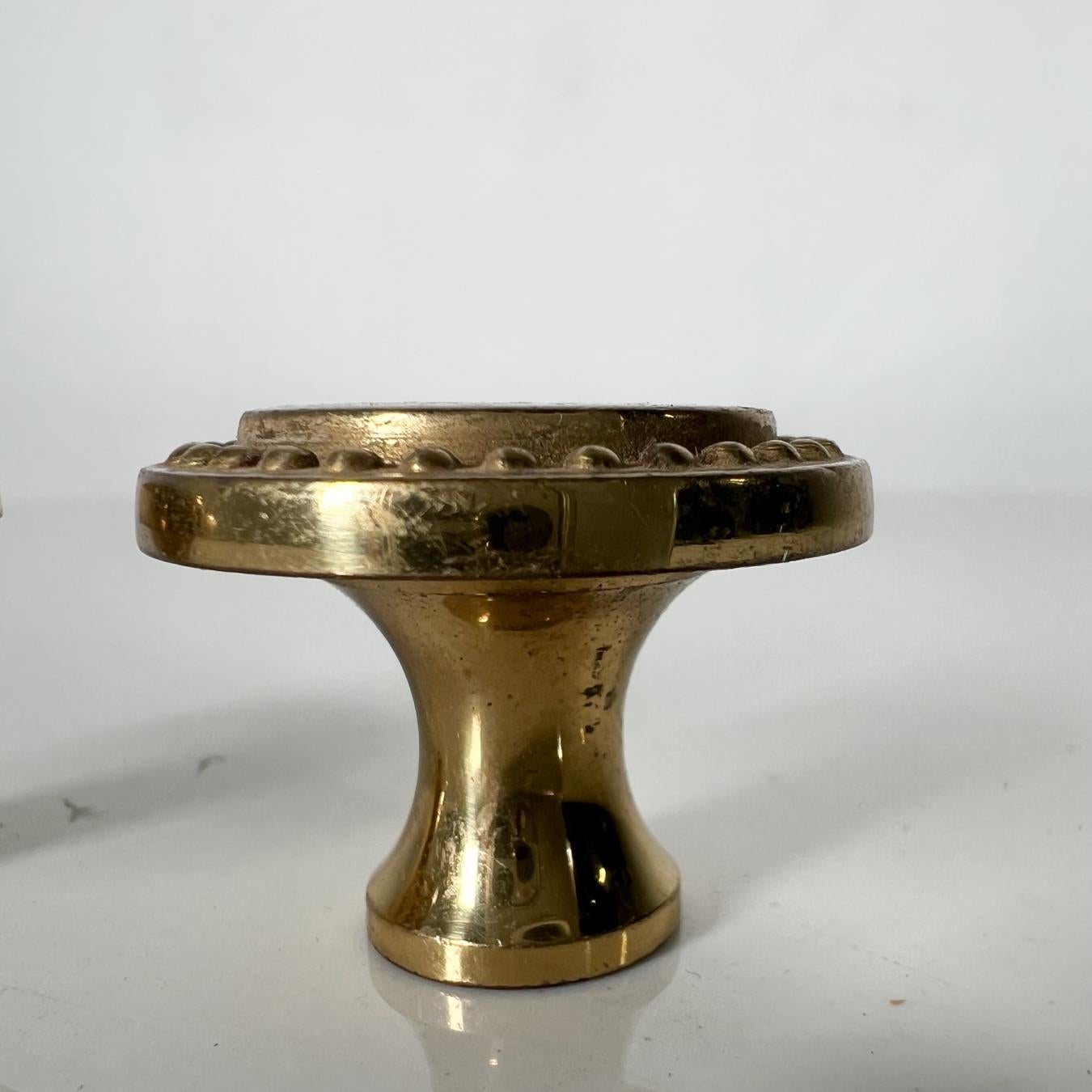20th Century Art Deco Decorative Brass Round Drawer Pulls Set of 4 For Sale
