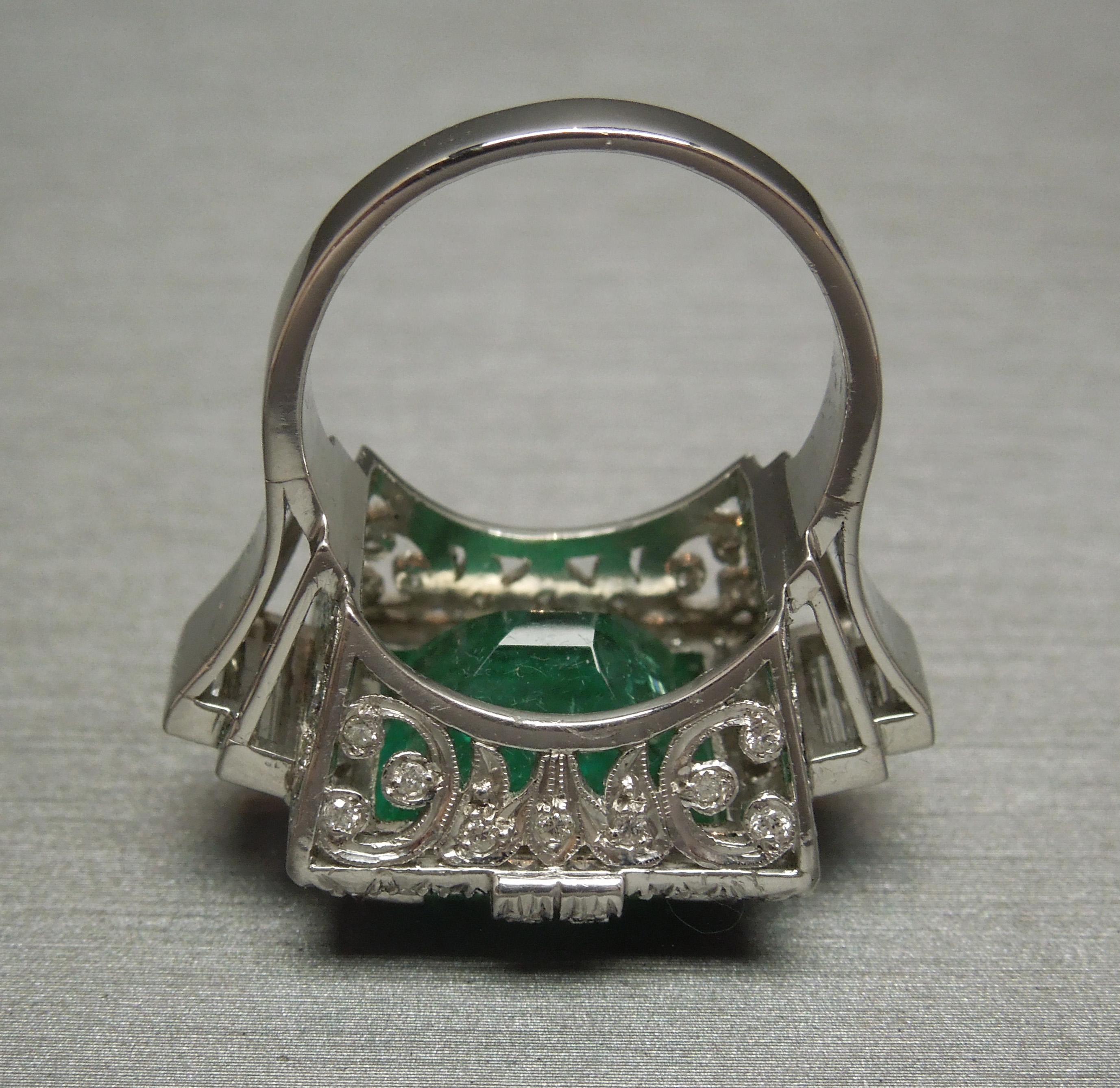 Art Deco Defined 12.75 Carat GIA Colombian Emerald Platinum Ring For Sale 2