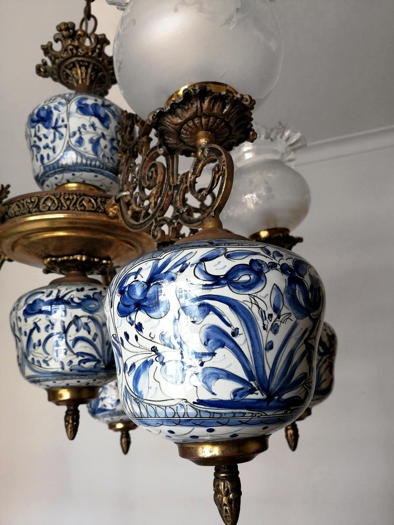 Mid-Century Modern Art Deco Delft Blue Porcelain, Gilt Bronze and Etched Glass Oil Lamp Chandelier