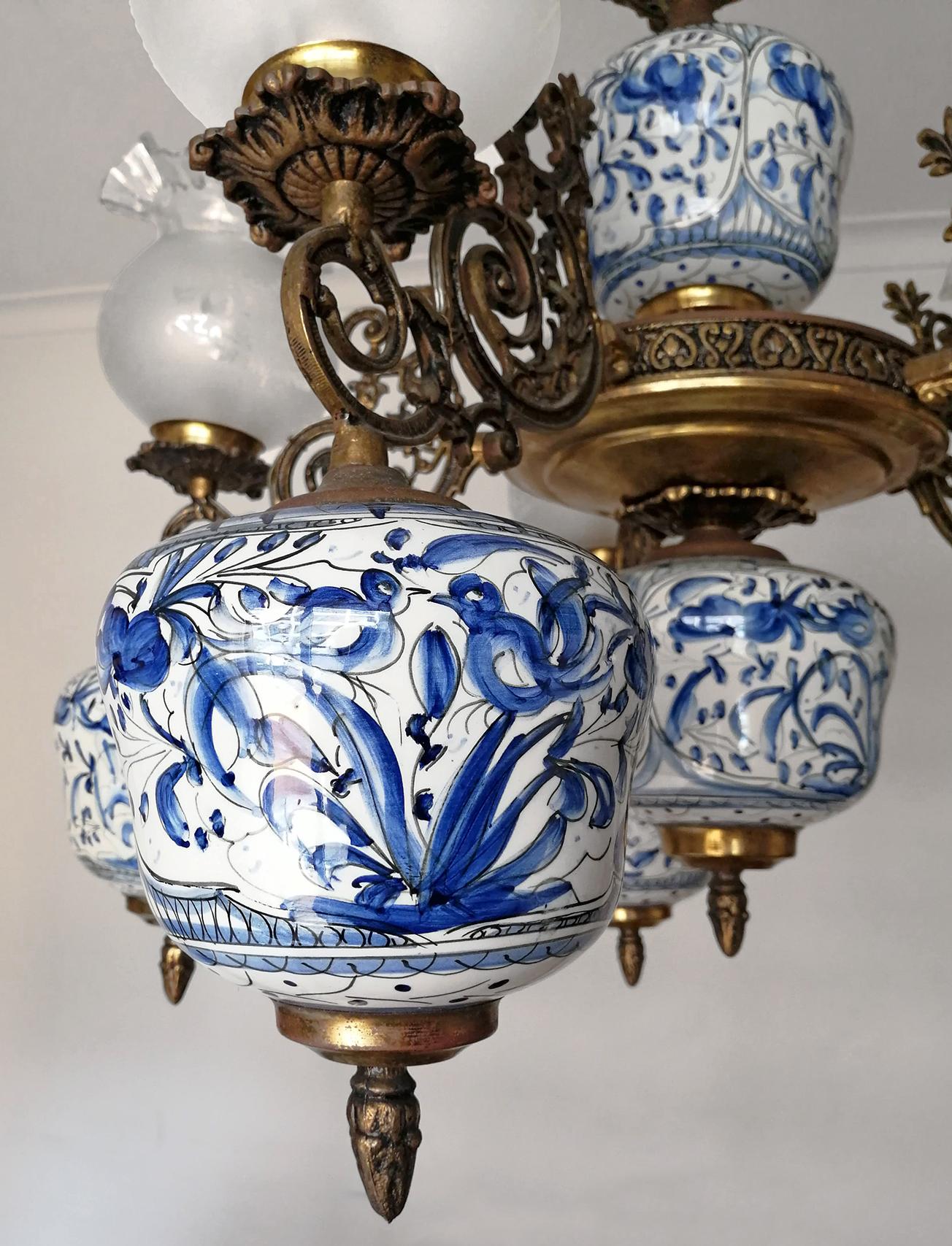 Art Deco Delft Blue Porcelain, Gilt Bronze and Etched Glass Oil Lamp Chandelier In Good Condition In Coimbra, PT