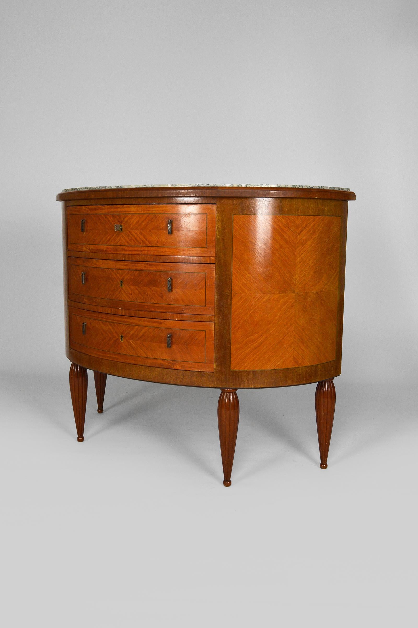 Demilune commode / chest of drawers.

In solid mahogany and inlaid.
Bluish marble top.
Fluted legs / grooved feet.
3 lockable drawers, 1 key.
Key and handles in silvered bronze.


Art Deco, France, circa 1925.

In the style of Maurice