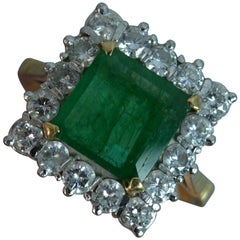 Vintage Art Deco Design 18 Carat Gold Emerald and 0.8 Carat Diamond Cluster Ring