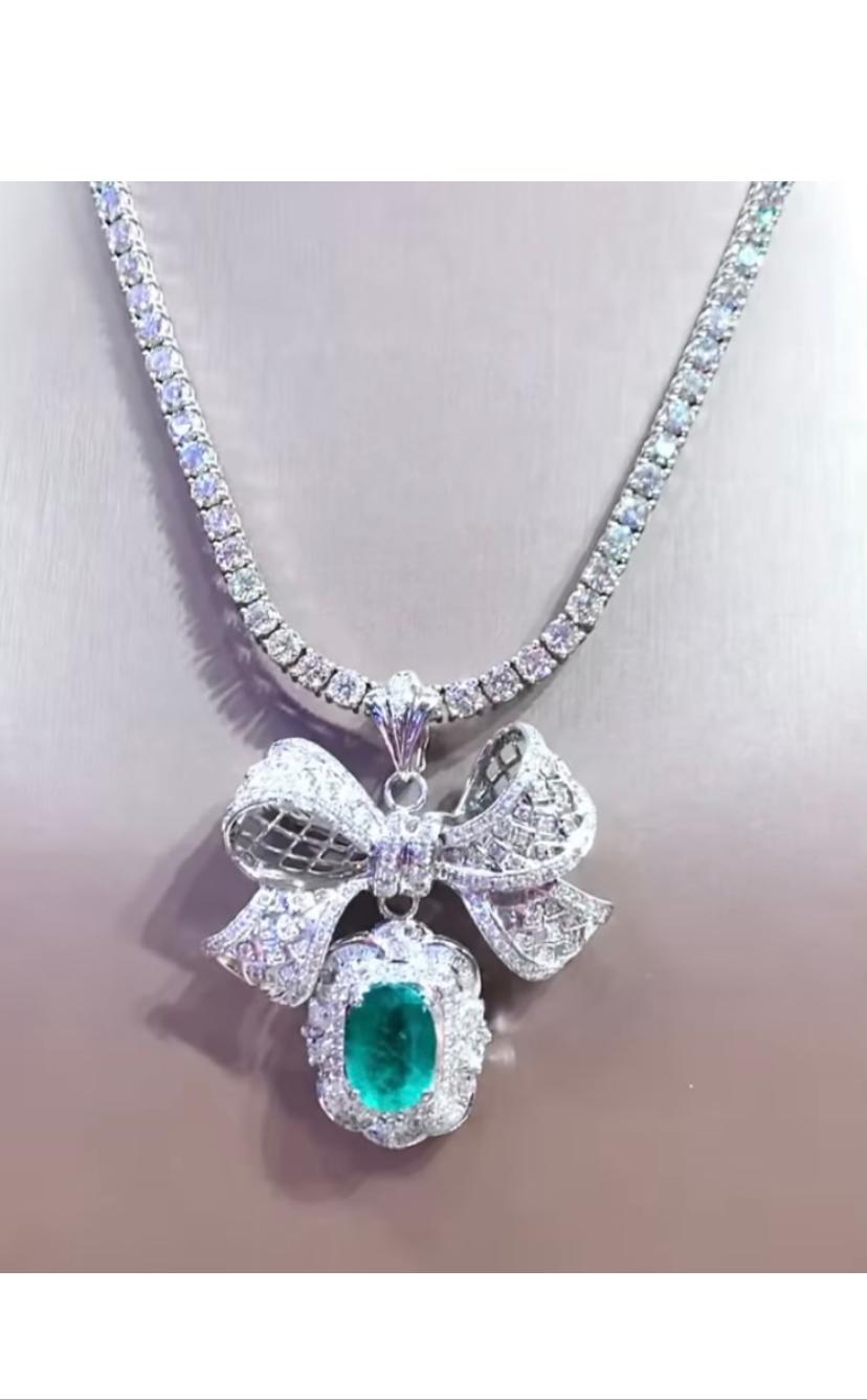 Art Decô Design Brooch with 9, 31 Carats of Emerald and Diamonds  For Sale 2