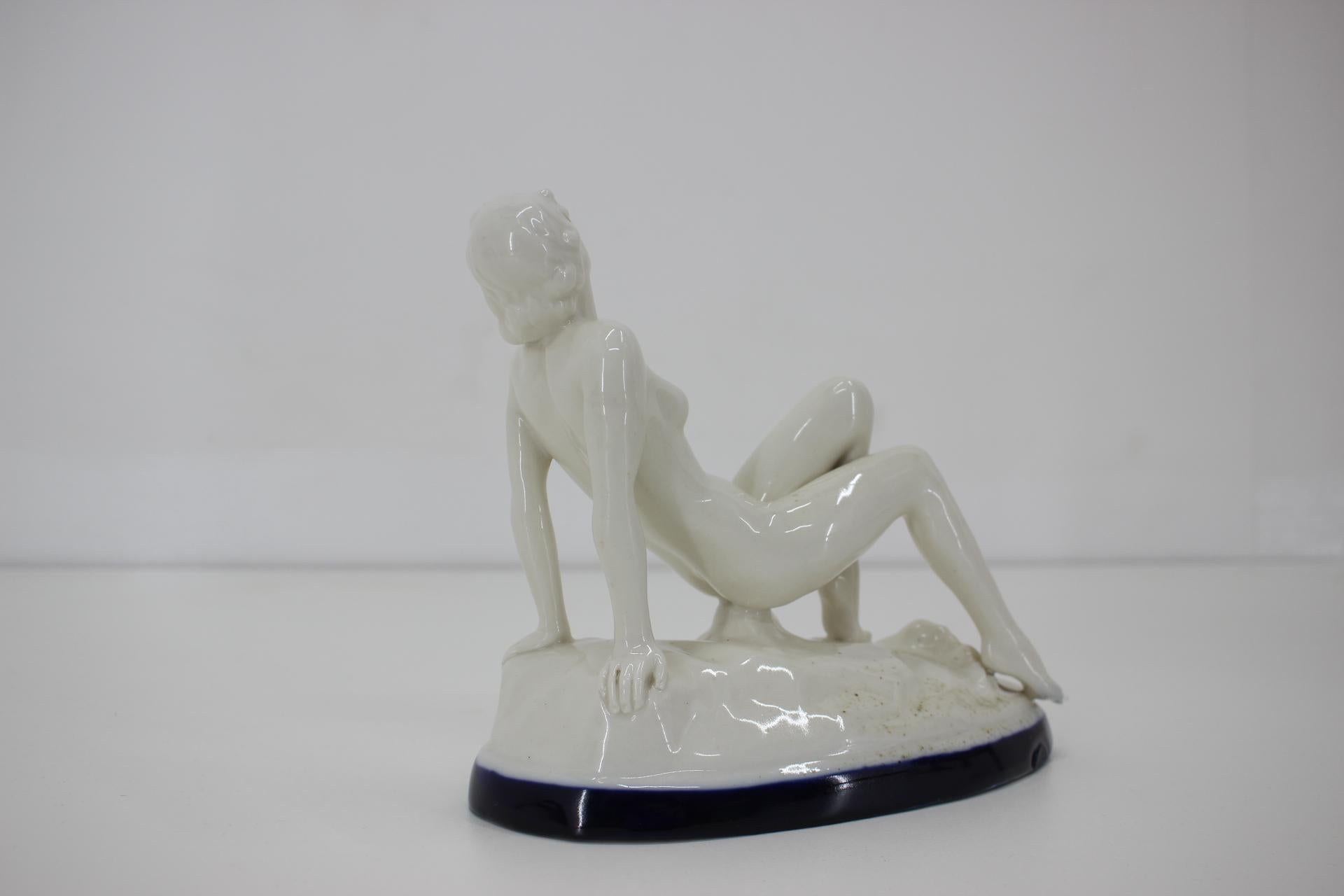 Art Deco Design Ceramic Sculpture Nude Sitting Woman, 1930s In Good Condition For Sale In Praha, CZ