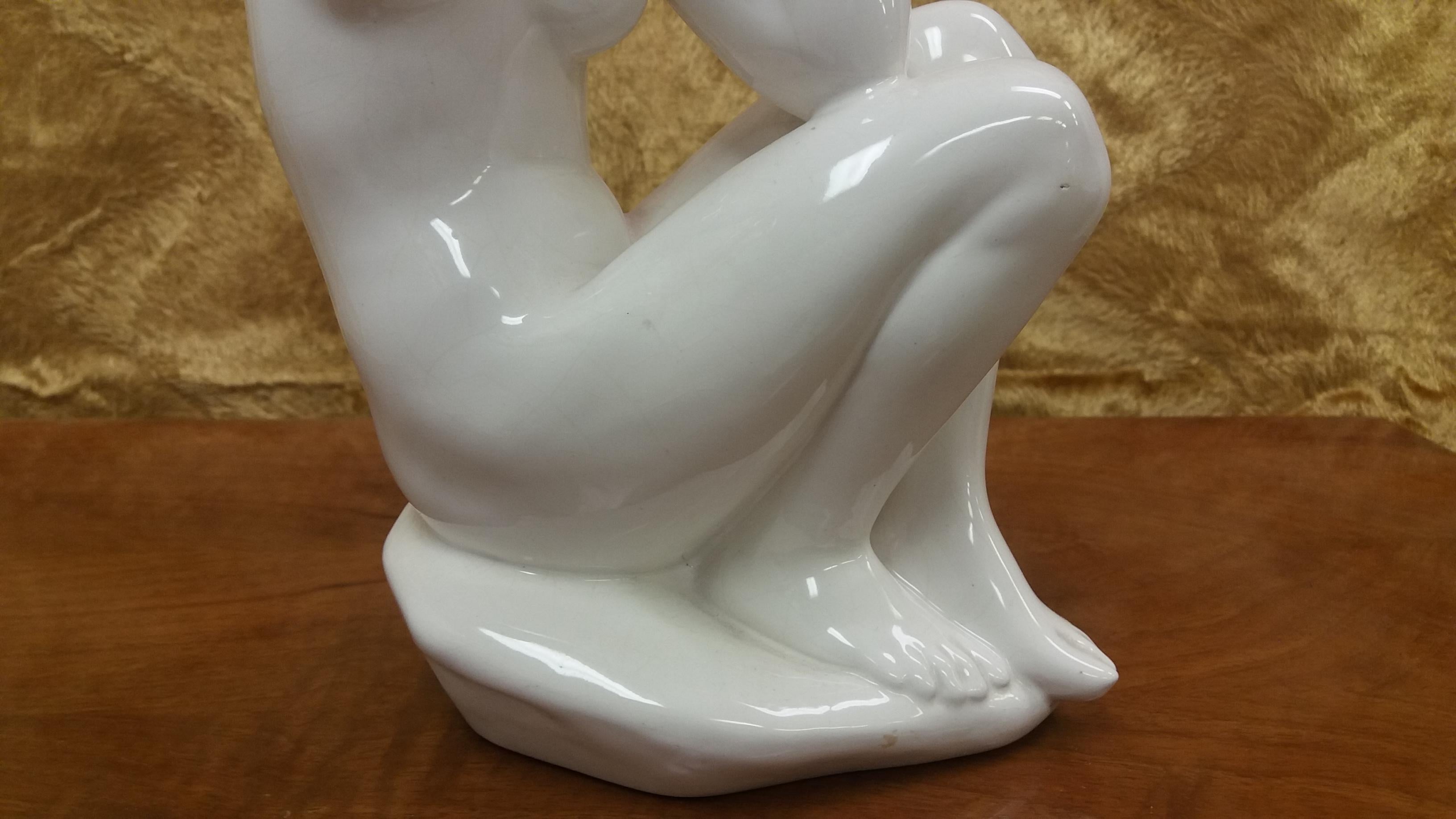 Tchèque Sculpture en céramique Art Deco Femme nue assise, années 1940 en vente