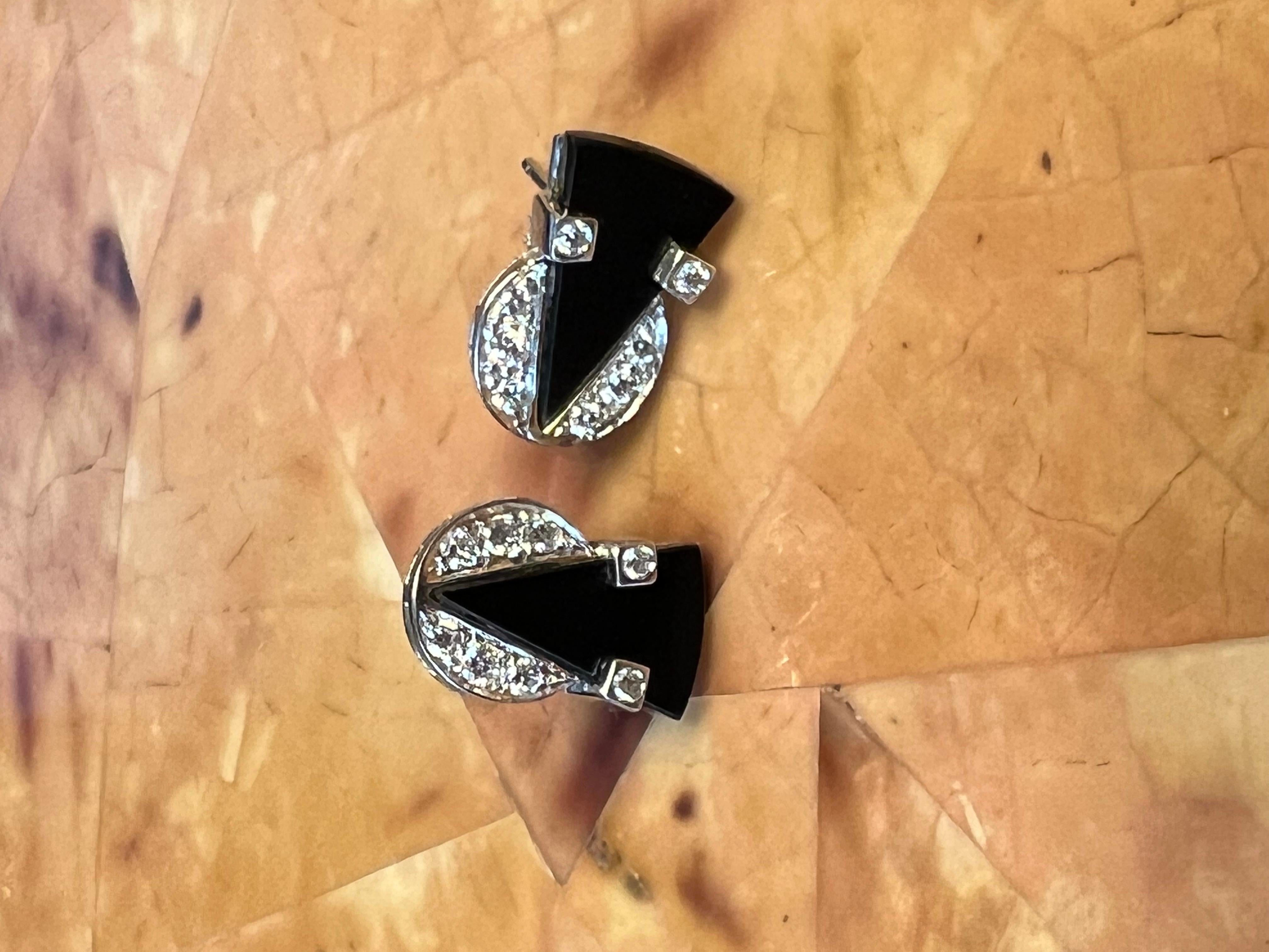 Art Deco Design Diamond and Black Onyx Stud Earrings in 18k White Gold In New Condition In New York, NY