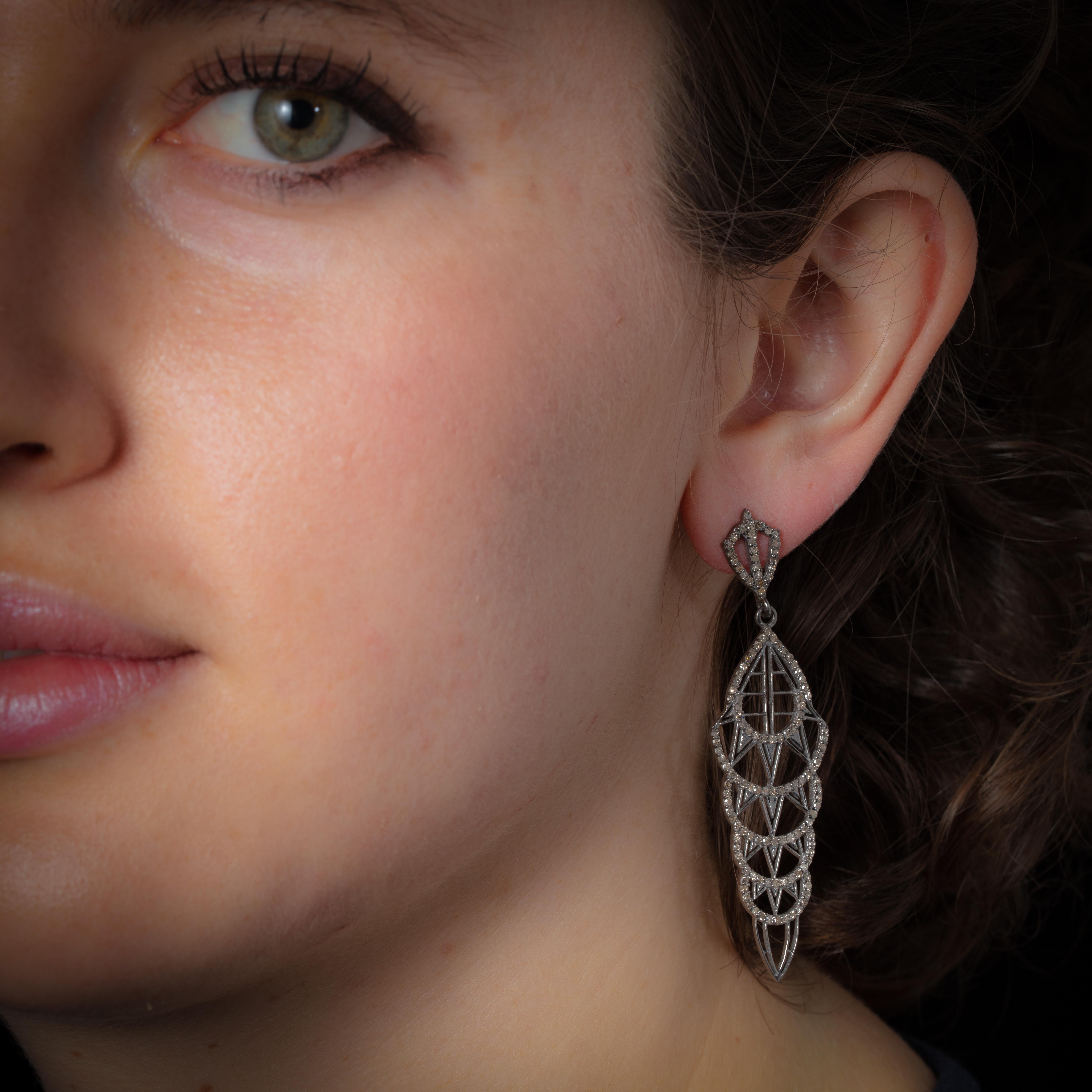 Art Deco Design Diamond Dangle Earrings In Excellent Condition In Nantucket, MA