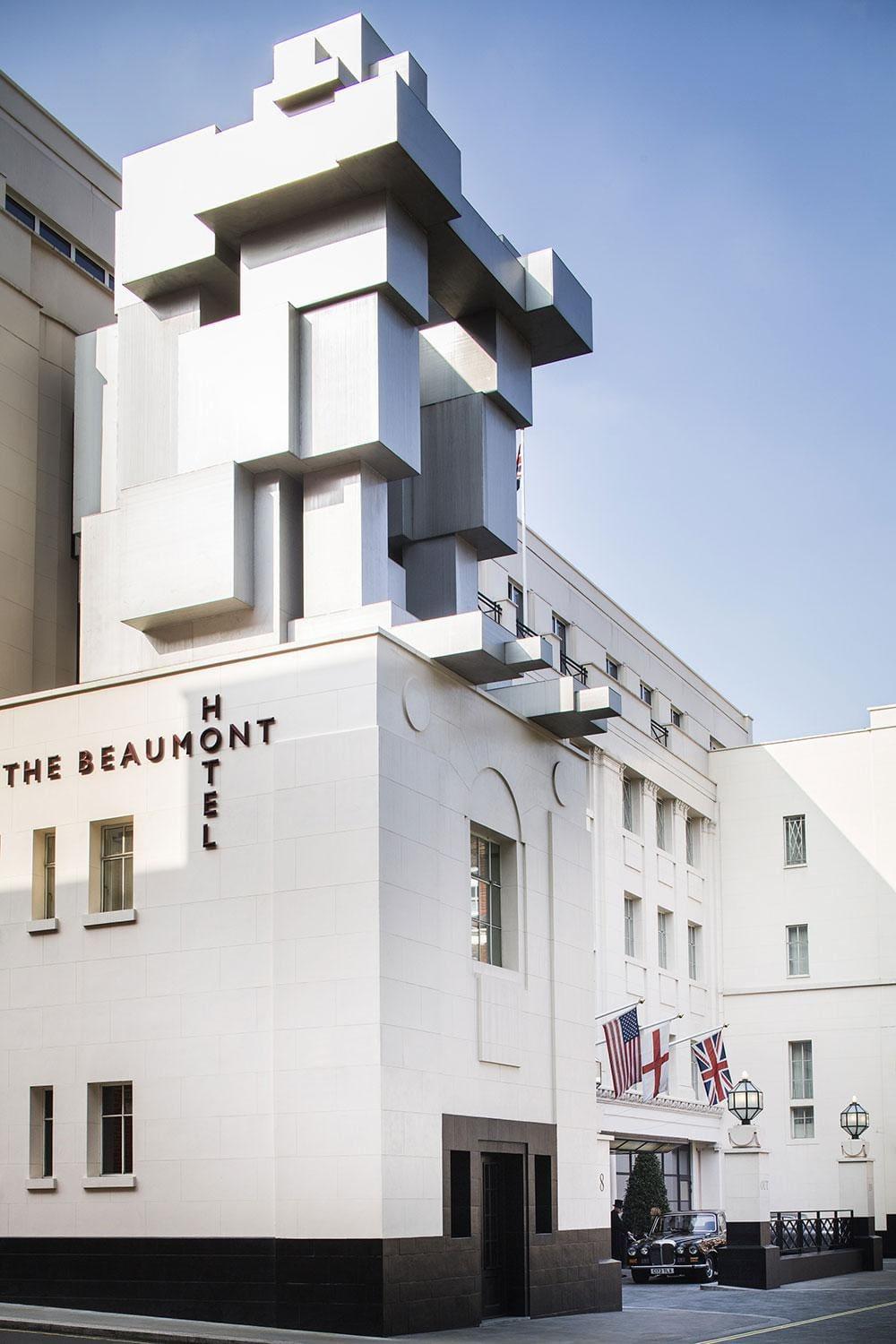 20th Century Art Deco Design Elegant Burr Walnut Side Table Origins Beaumont Hotel London For Sale
