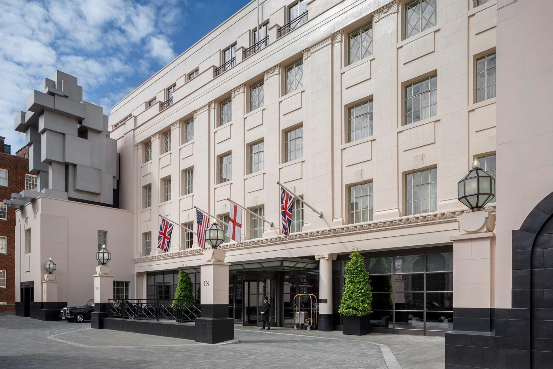 Art Deco Design Eleganter Beistelltisch aus Wurzelnussholz Origins Beaumont Hotel London (20. Jahrhundert) im Angebot