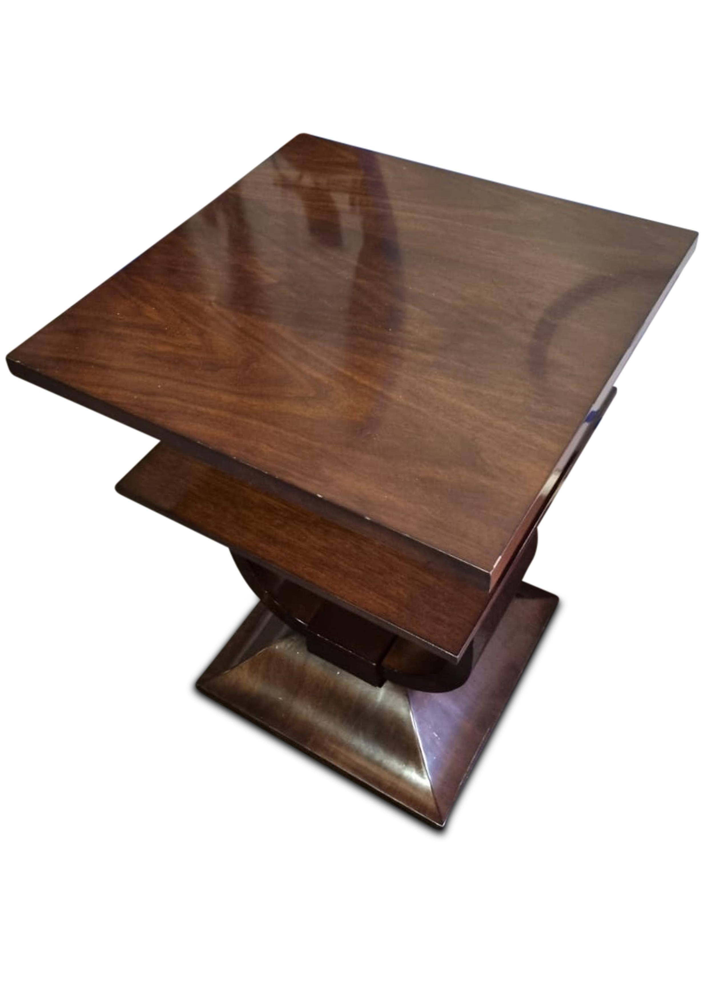 Art Deco Design Elegant Burr Walnut Three Tiered Side Table  In Good Condition For Sale In High Wycombe, GB