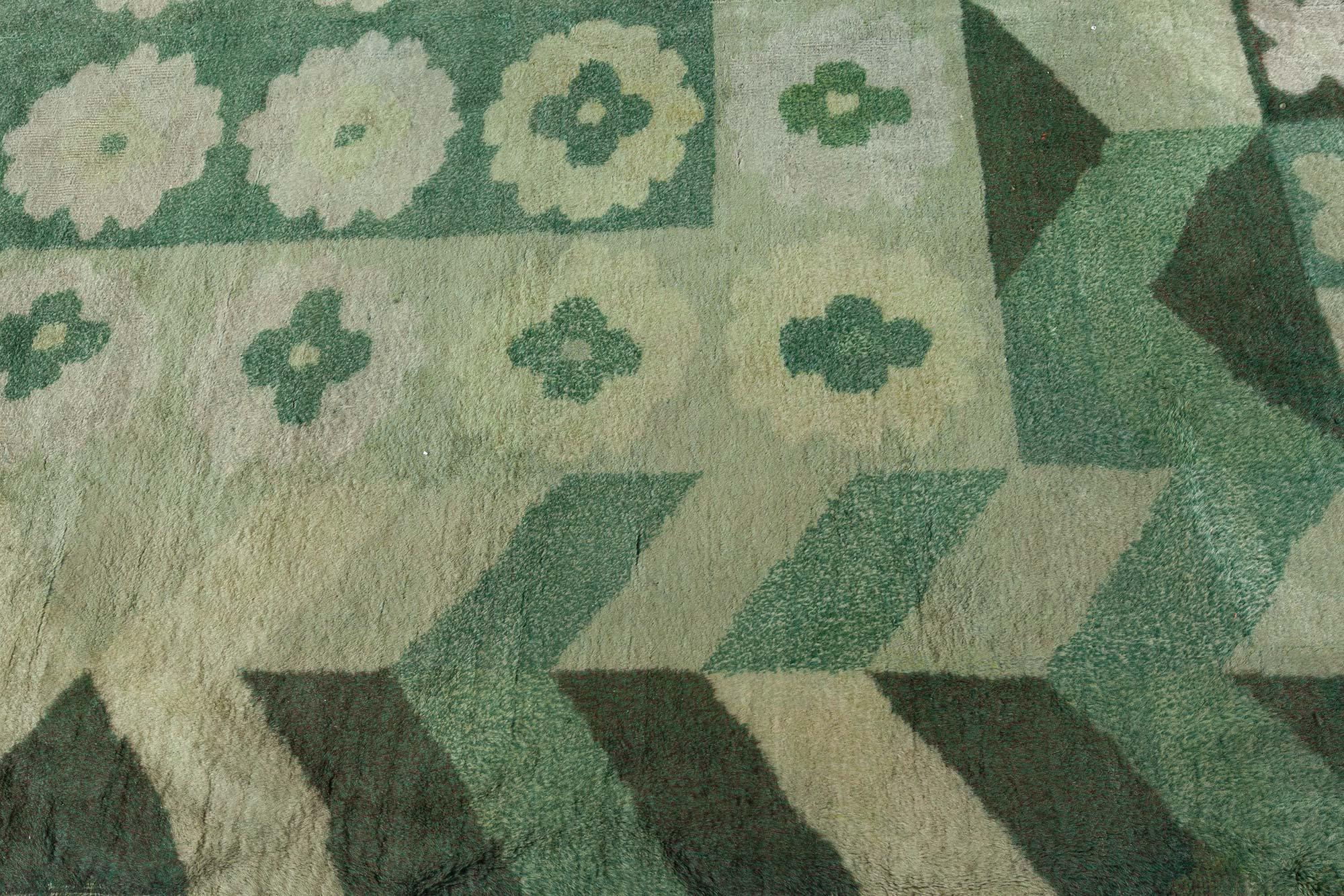 Art Deco Design Green Handmade Wool Carpet
Size: 6'10