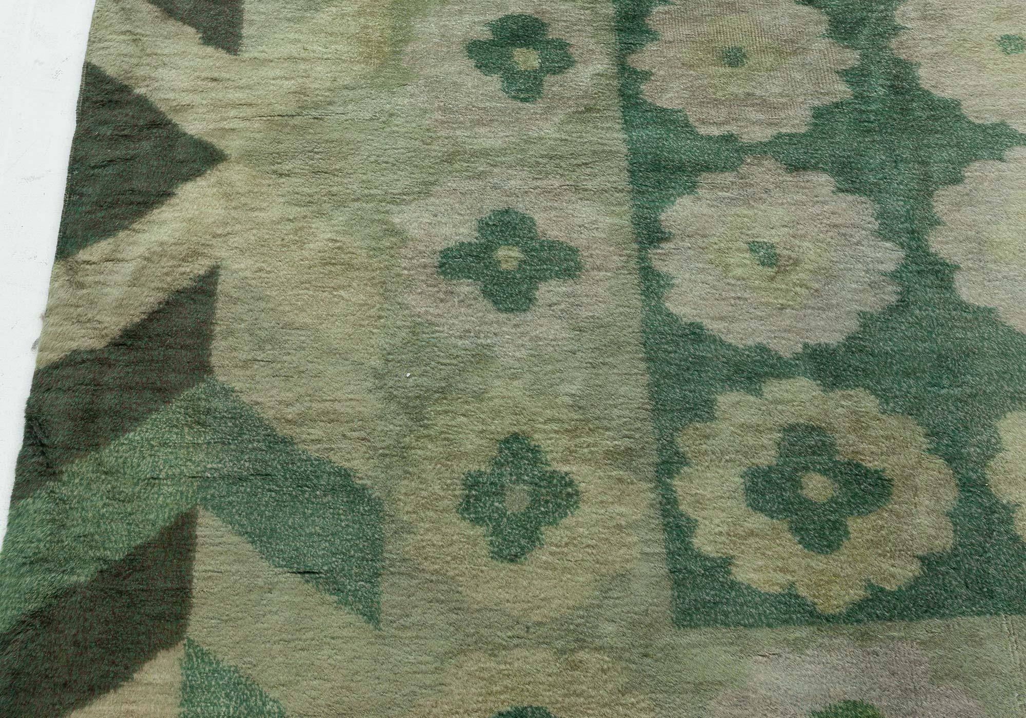 Art Deco Design Green Handmade Wool Carpet In Good Condition For Sale In New York, NY