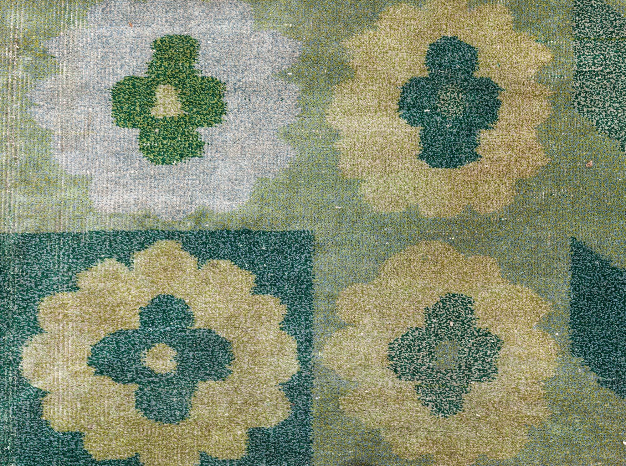Art Deco Design Green Handmade Wool Carpet
Size: 6'10