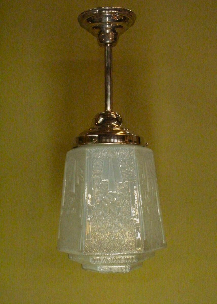 Art-Déco-Design auf eisblauem Globus Ende der 1920er Jahre im Zustand „Gut“ im Angebot in Prescott, US