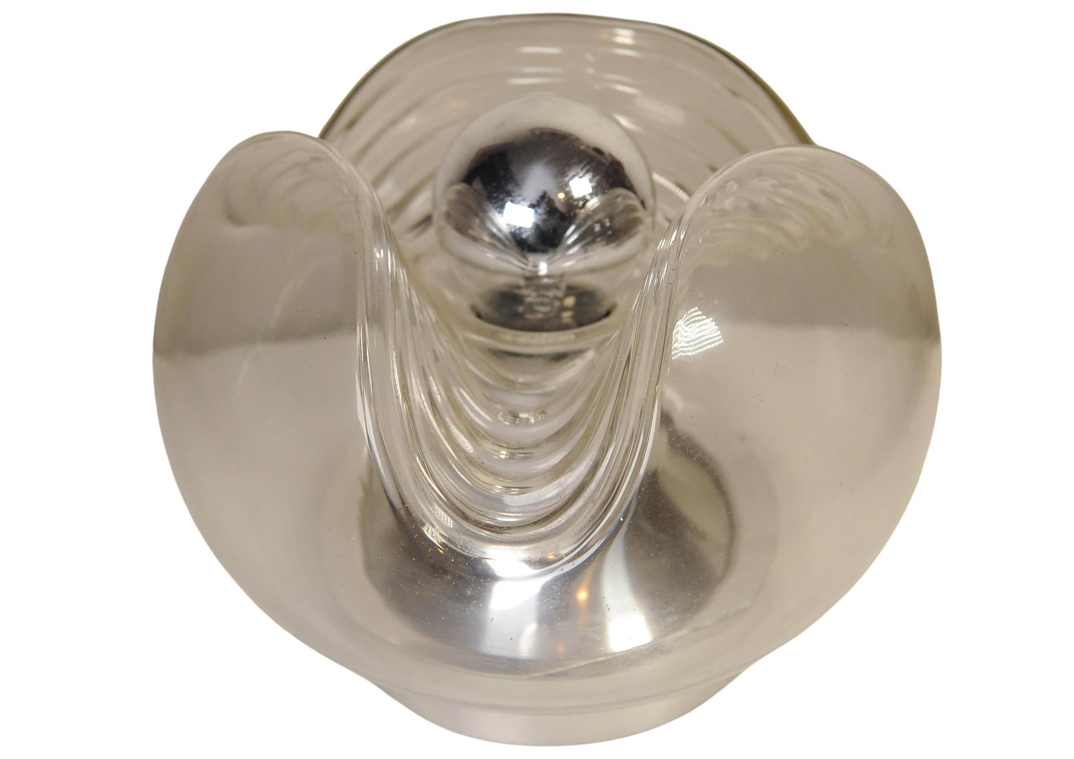 Art Deco entworfen organische geformtes Glas & Chrom Tischlampe Hergestellt von Mégal AG der Schweiz

Diese elegante Tischlampe mit dem Markennamen im Glasschirm. 

Durchmesser der Basis 13cm
Glasierter Schirm Durchmesser 21cm
