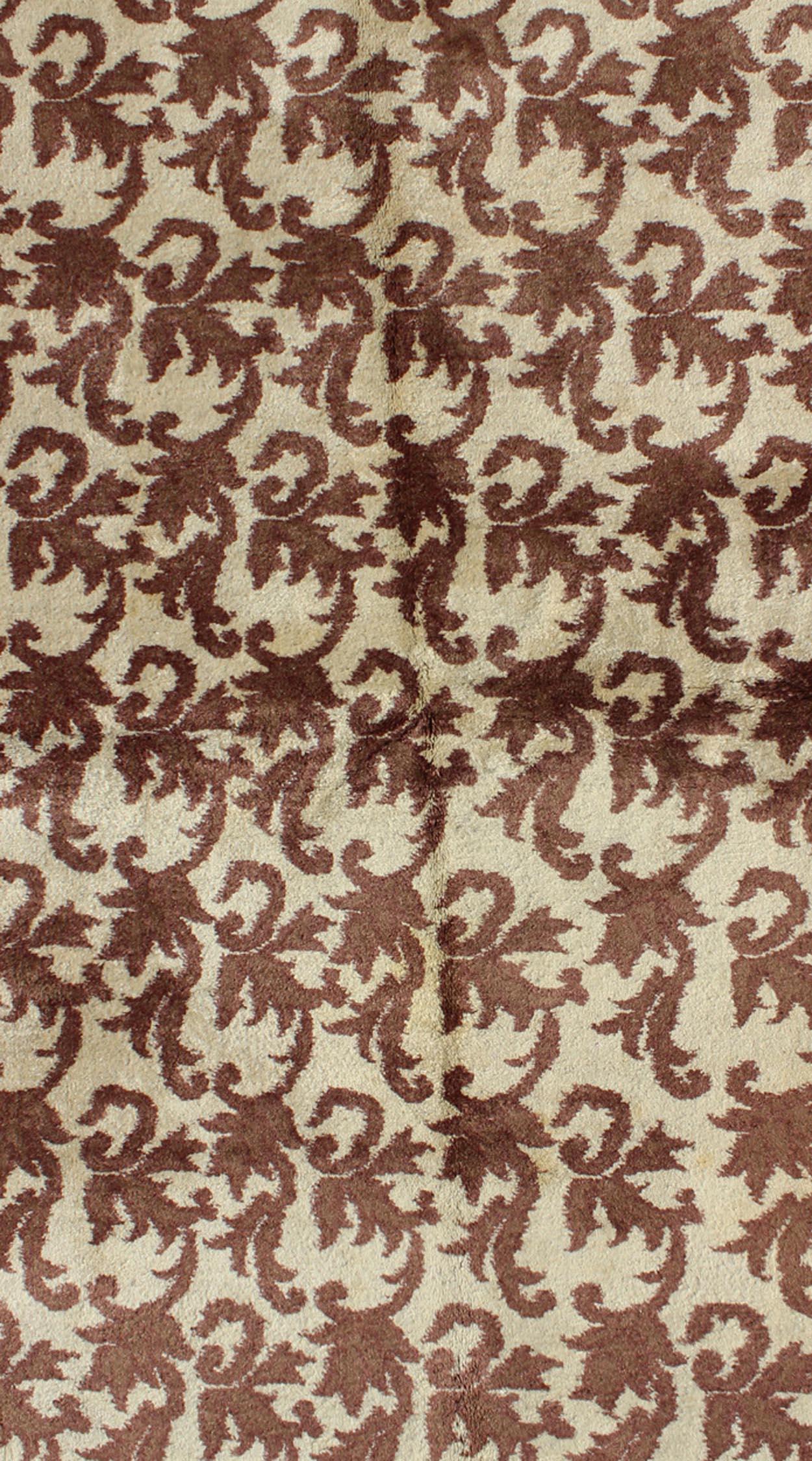 Alfombra de diseño Art Decó con un diseño moderno en marrón chocolate y gris topo en venta 1