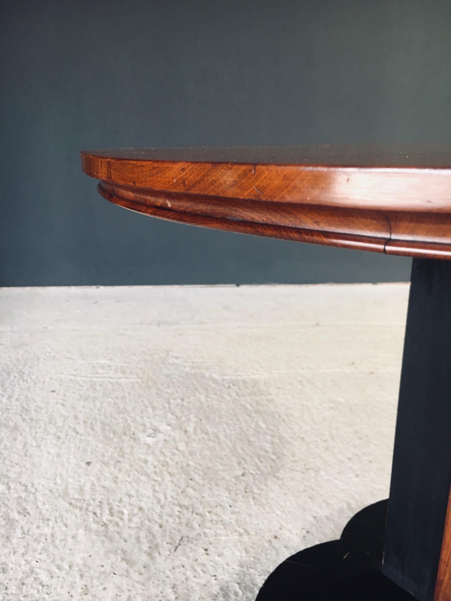 Noyer Table d'appoint Art Deco Design, France 1930's en vente