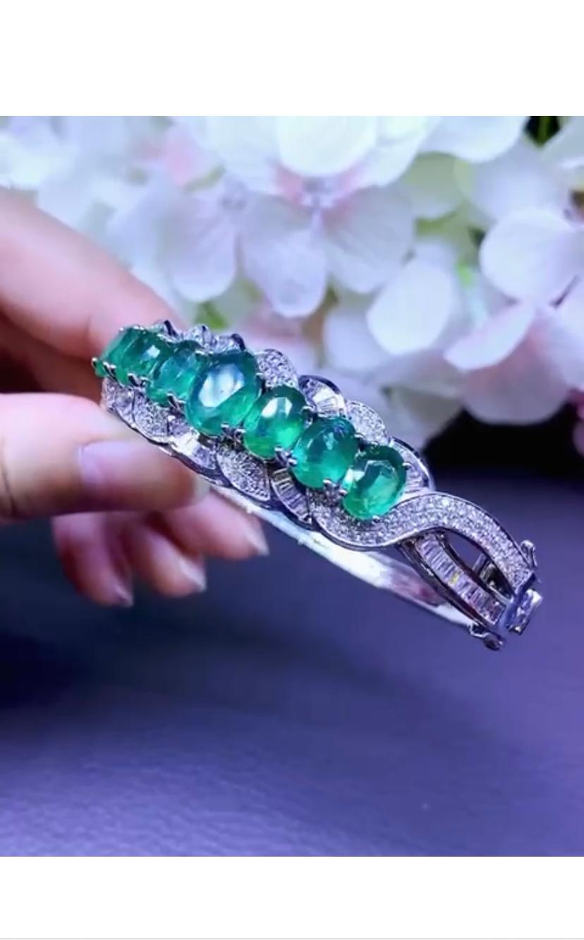 Oval Cut AIG Certified 10.00 Carats Zambian Emeralds  3.15 Ct Diamonds 18K Gold Bracelet For Sale