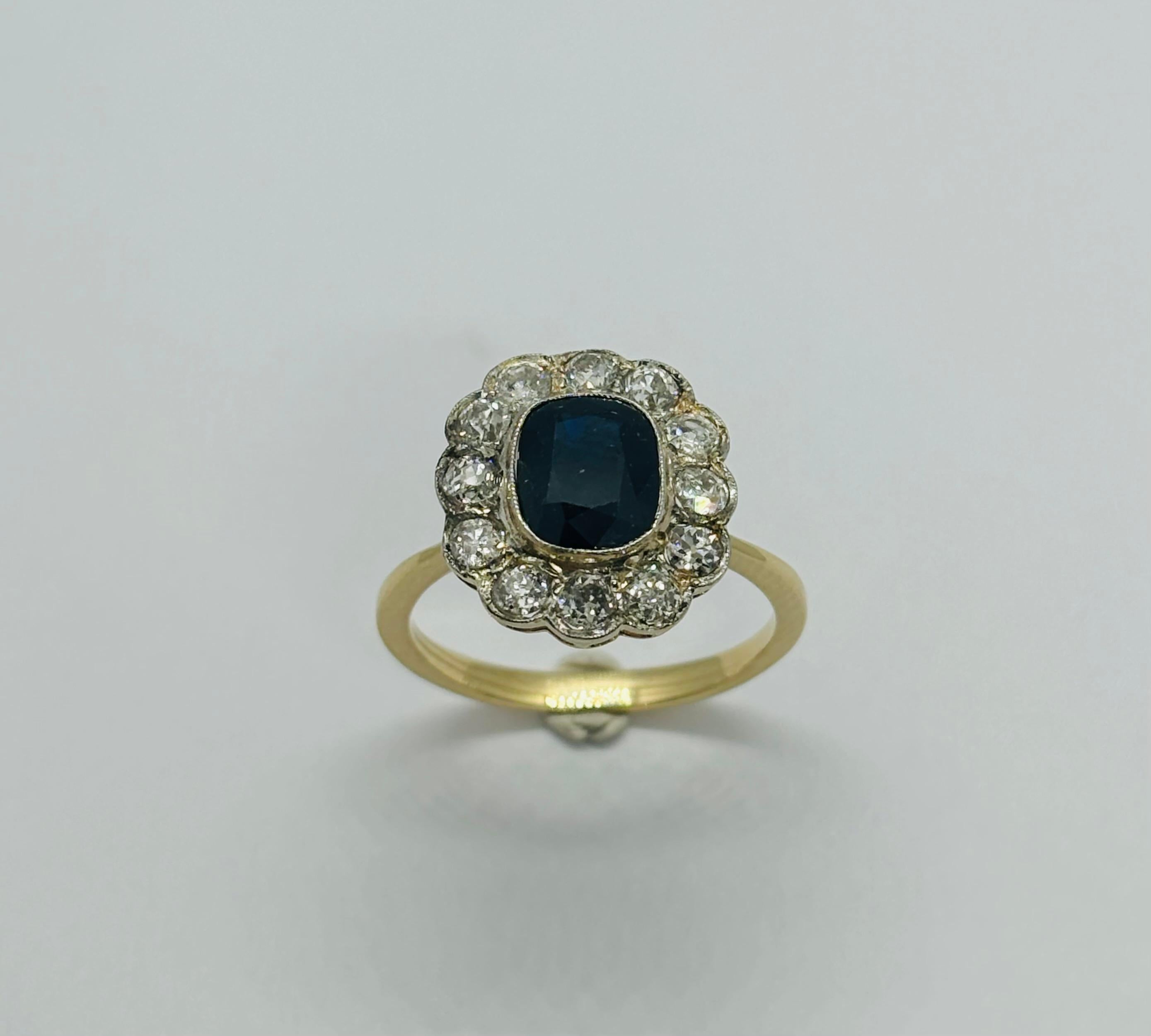 Art Deco Design with 2 ct Sapphire and 0.84ct Diamonds 18k Gold & Platinum Ring In Good Condition In MADRID, ES