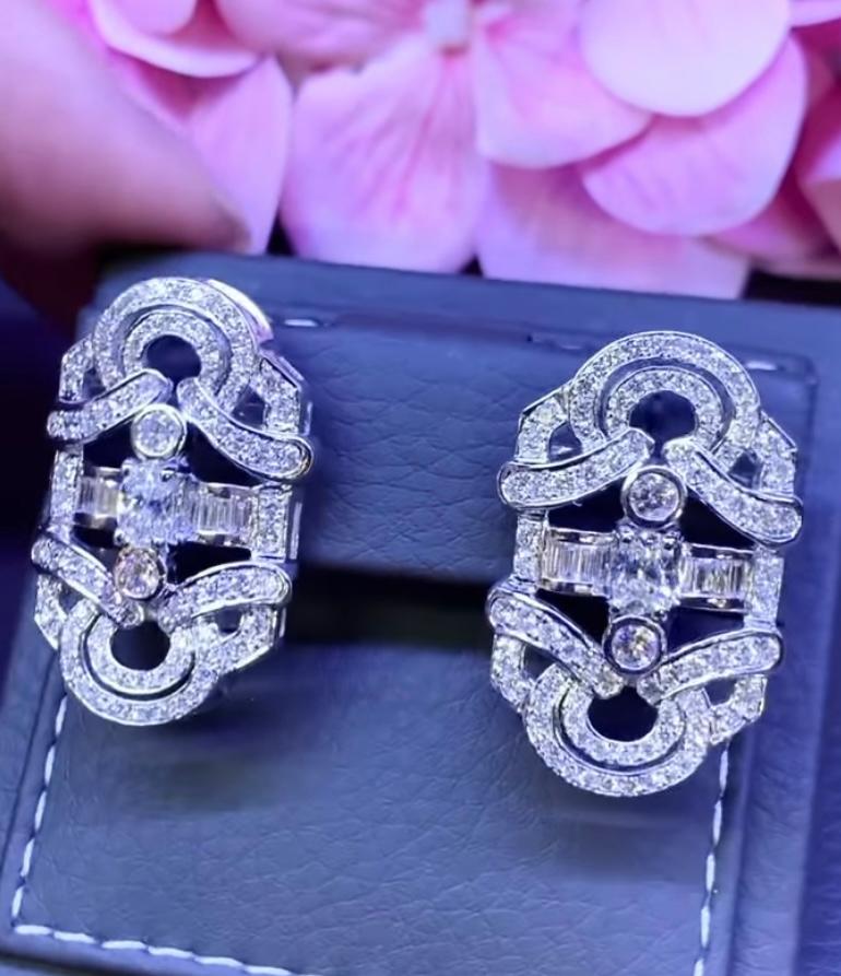 Donna Diamanti certificati GIA in oro 18k  Orecchini in vendita