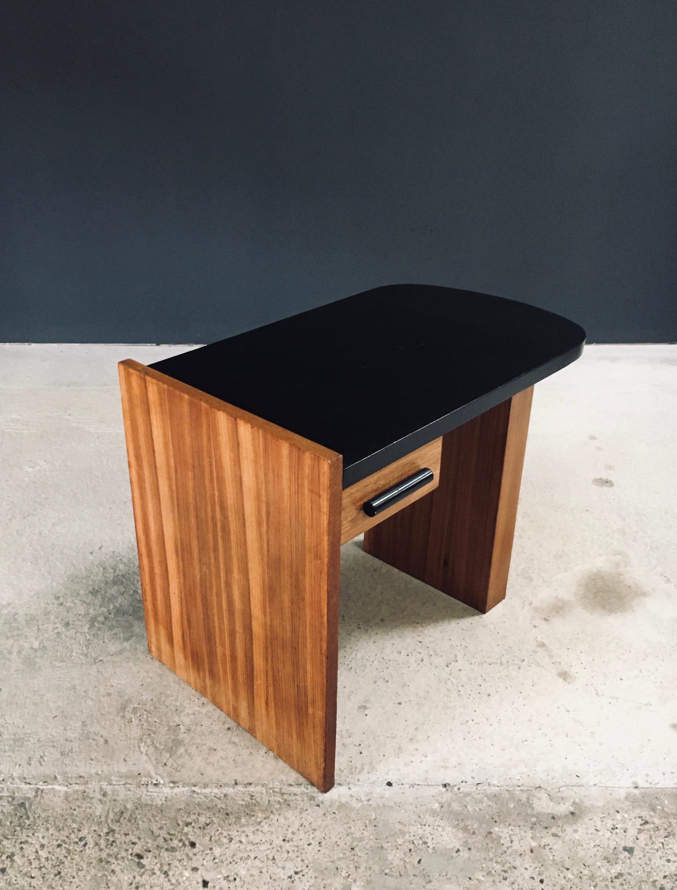 Art Deco Design Writing Desk, France 1930's In Good Condition For Sale In Oud-Turnhout, VAN