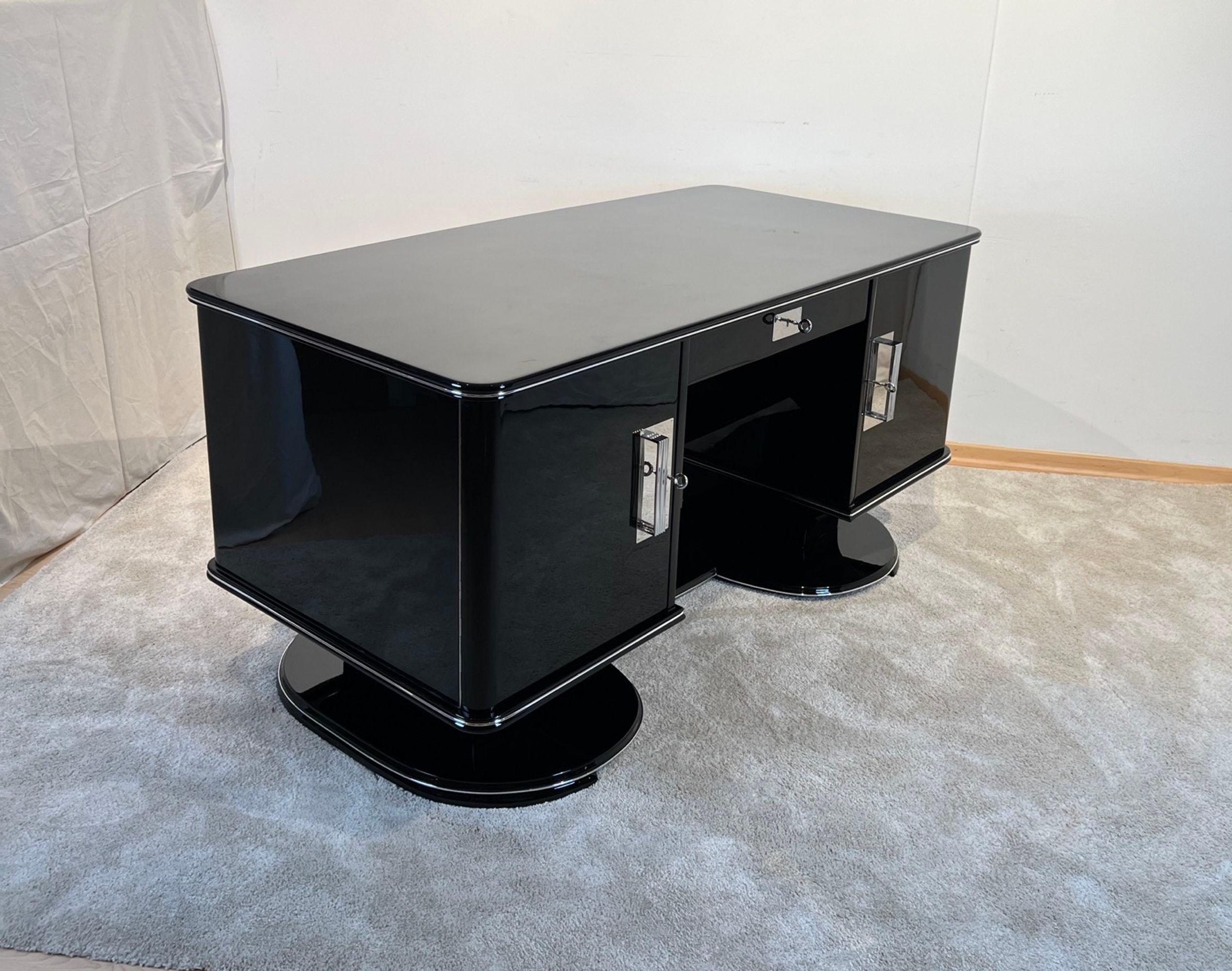 Milieu du XXe siècle Bureau Art Déco, laque noire, chrome, acajou, France, années 1950 en vente