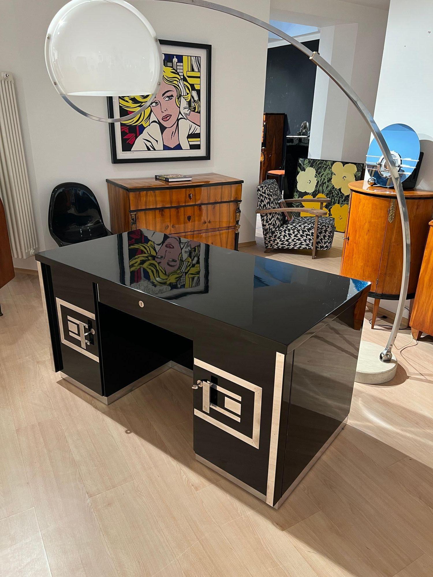 Art Deco Desk, Black Lacquer, Walnut, Metal, France, circa 1930/40 (Französisch) im Angebot