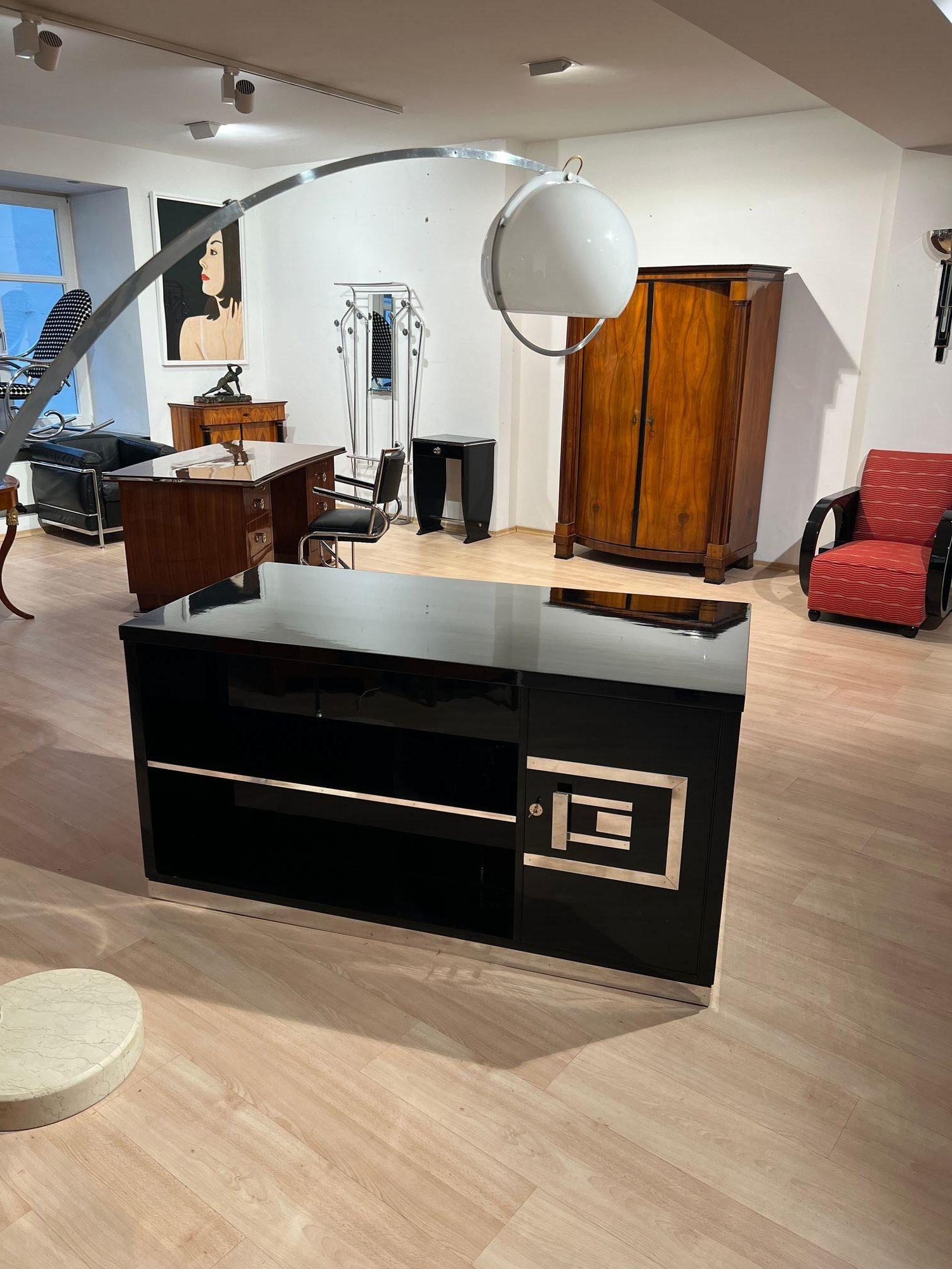 Art Deco Desk, Black Lacquer, Walnut, Metal, France, circa 1930/40 im Zustand „Gut“ im Angebot in Regensburg, DE