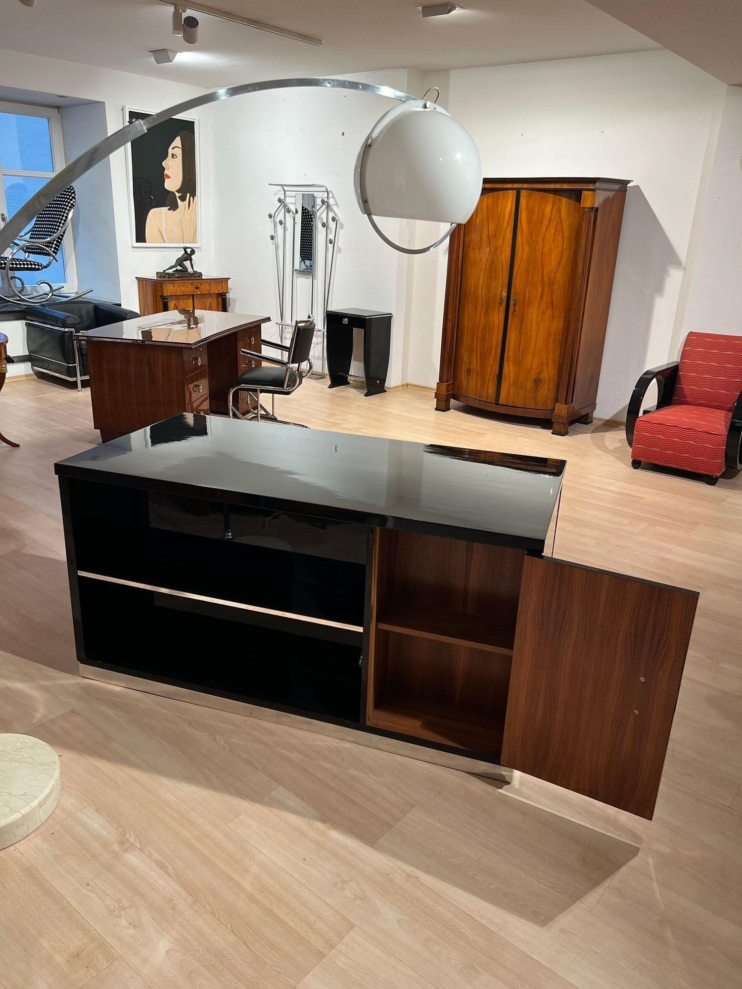 Art Deco Desk, Black Lacquer, Walnut, Metal, France, circa 1930/40 (Mitte des 20. Jahrhunderts) im Angebot