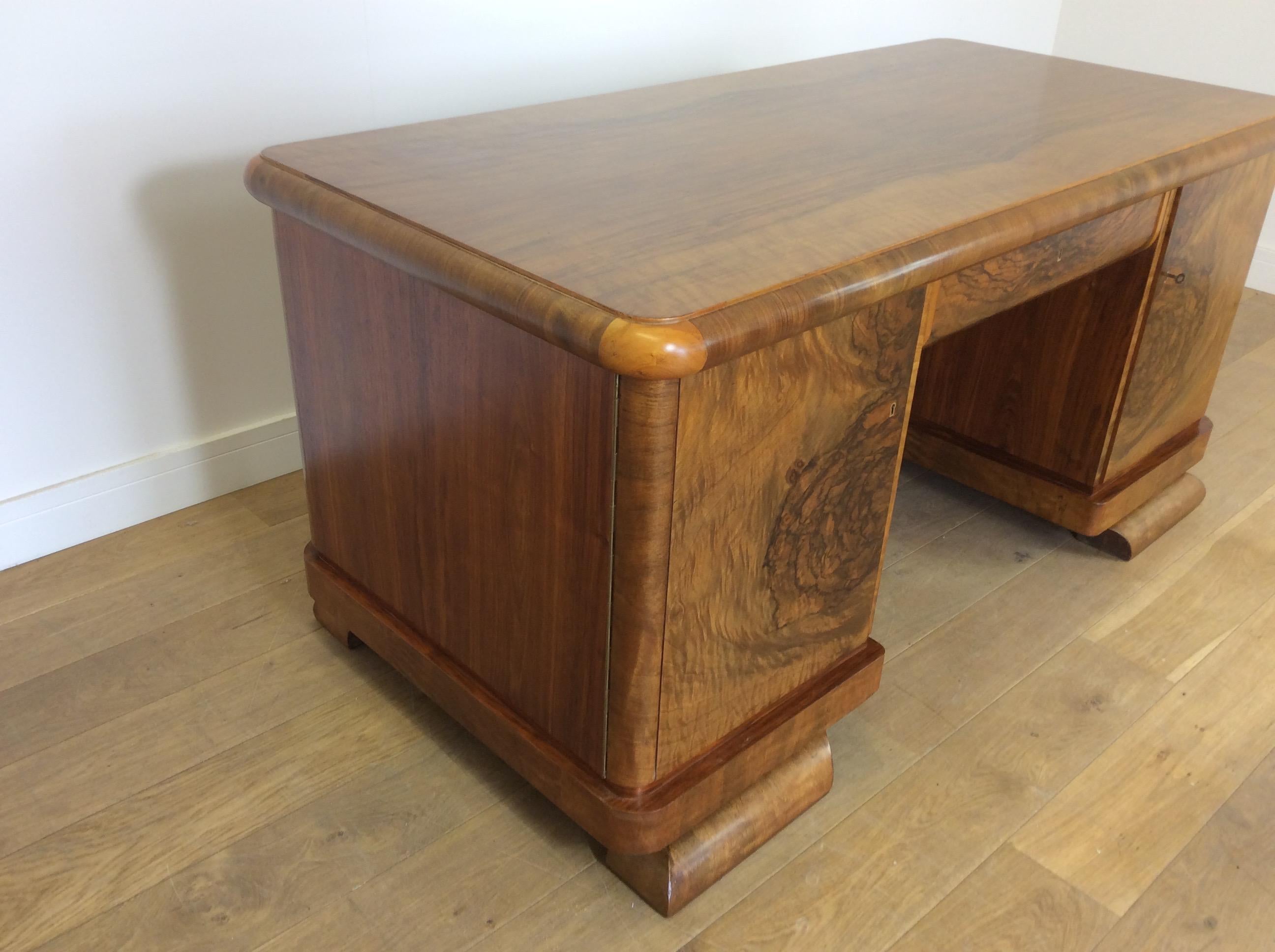 Large Art Deco desk by Jindrich Halabala in a stunning figured walnut.
Cupboard each side with single shelf, the top edge with beautiful curve, the central drawer also beautifully curves in underneath.
Czech, circa 1930.
Measures: 78.5 cm H, 163