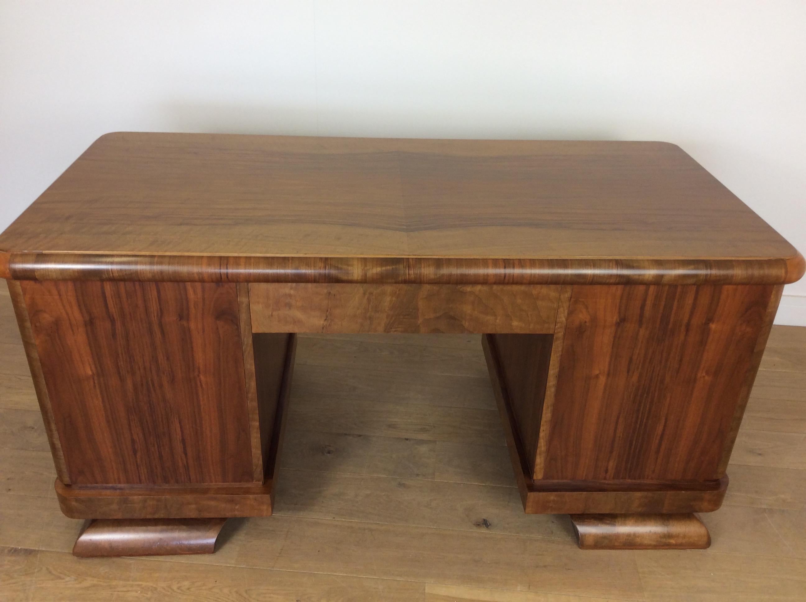 Art Deco Desk by Jindrich Halabala In Good Condition For Sale In London, GB